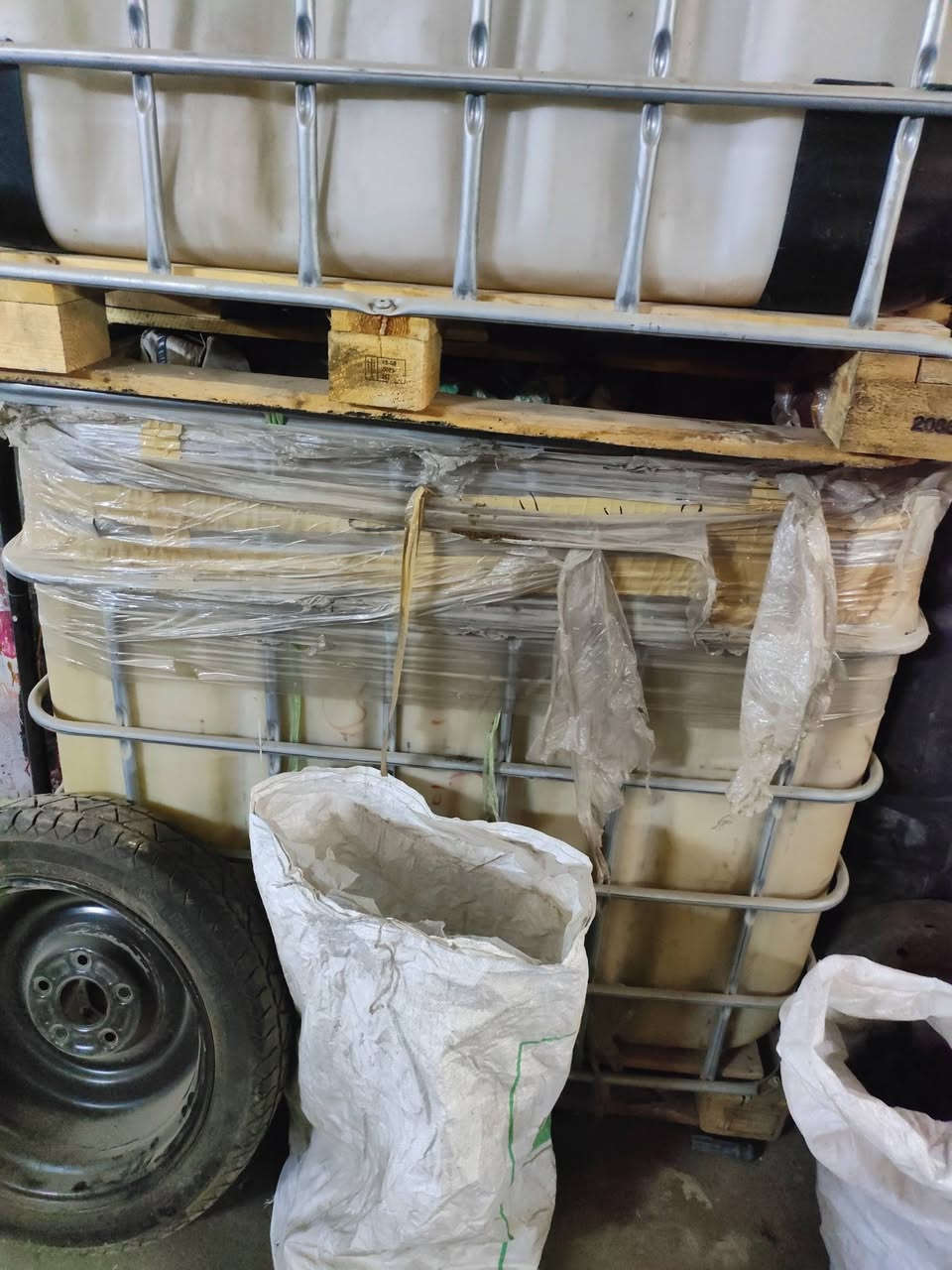 تانكي ألف لتر 
سعر القطعة 25الف 5قطع
للاستفسار الاتصال على الرقم التالي
***********واتساب
يوجد لدينا توصيل كافة المحافظات
