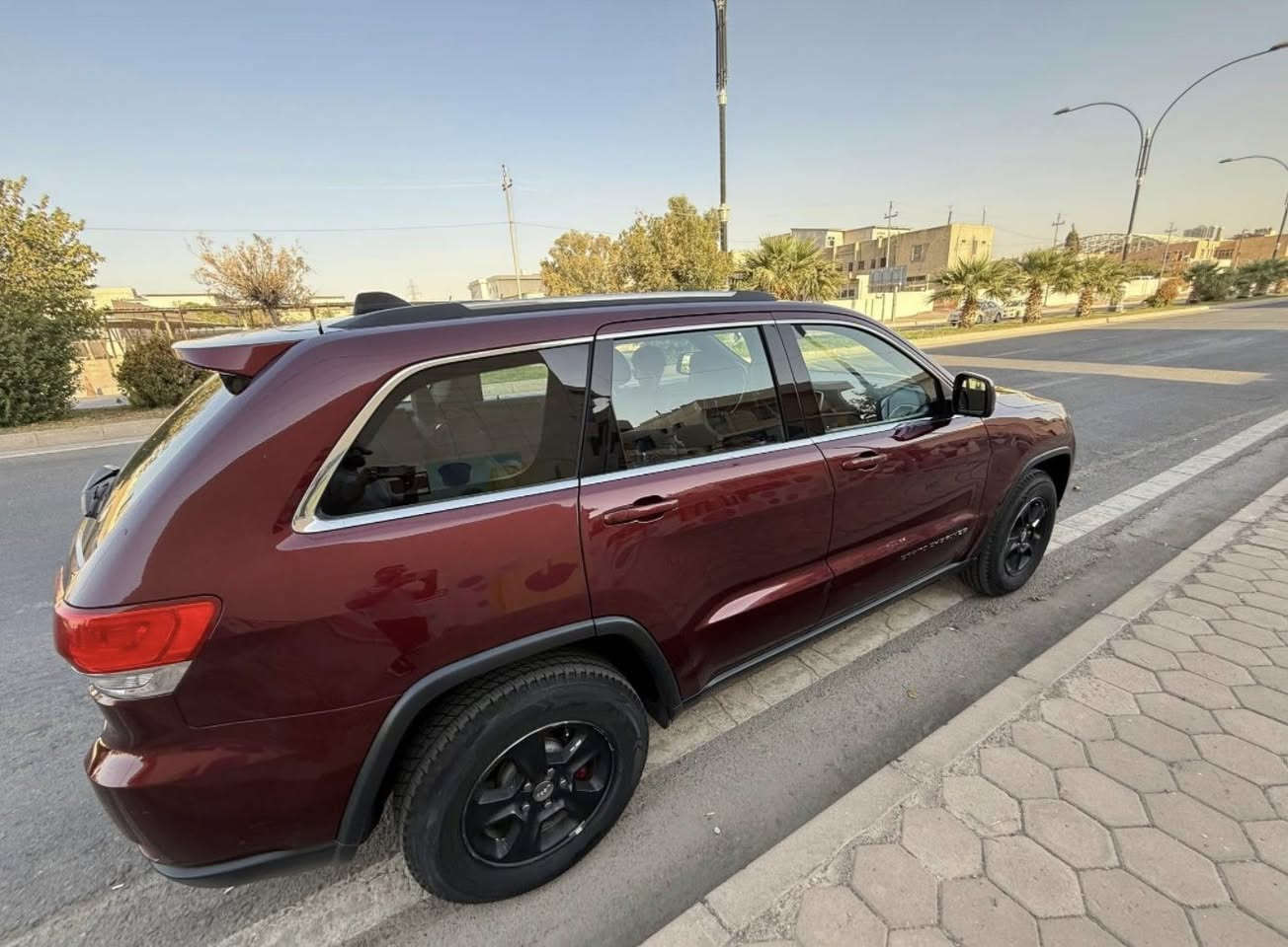 🔥 للبيع: جيب جراند شيروكي (Grand Cherokee) 2016 - وحش الطرق 🔥
لعشاق القوة والهيبة، متوفرة الآن في إربيل بمواصفات ممتازة وحالة فنية عالية.
📋 تفاصيل السيارة والمواصفات:
• الموديل: 2017.
• الفئة: لاريدو (Laredo).
• المسافة المقطوعة: 175,000 كم (ممشى حقيقي).
• نظام الدفع: 4x4 (دبل) فور باي فور حقيقي، أداء جبار في كل الظروف.
• الحالة العامة: السيارة نظيفة جداً (Excellent) وبحالة ممتازة.
• حالة البدن: بدون تعديل بارد نهائياً، البدن سليم ومحافظ على متانته وشكله الأصلي.
💰 السعر والمكان:
• المكان: إربيل (Erbil).
• السعر المطلوب: 235 ورقة (23,500$).
• ملاحظة: السعر مقابل النظافة والمواصفات يعتبر جداً مناسب للجادين.
📍 الموقع: إربيل - [يمكنك إضافة الحي هنا]
📞 للتواصل والاستفسار: [أضف رقم هاتفك هنا]
#جيب #جراند_شيروكي #إربيل #ErbilCars #Jeep2016 #للبيع #سيارات_العراق #Laredo4x4


**إذا كنت صاحب هذا الإعلان وتريد حذفه لأي سبب، رجاءا أرسل رسالة إلى الدعم الفني**
