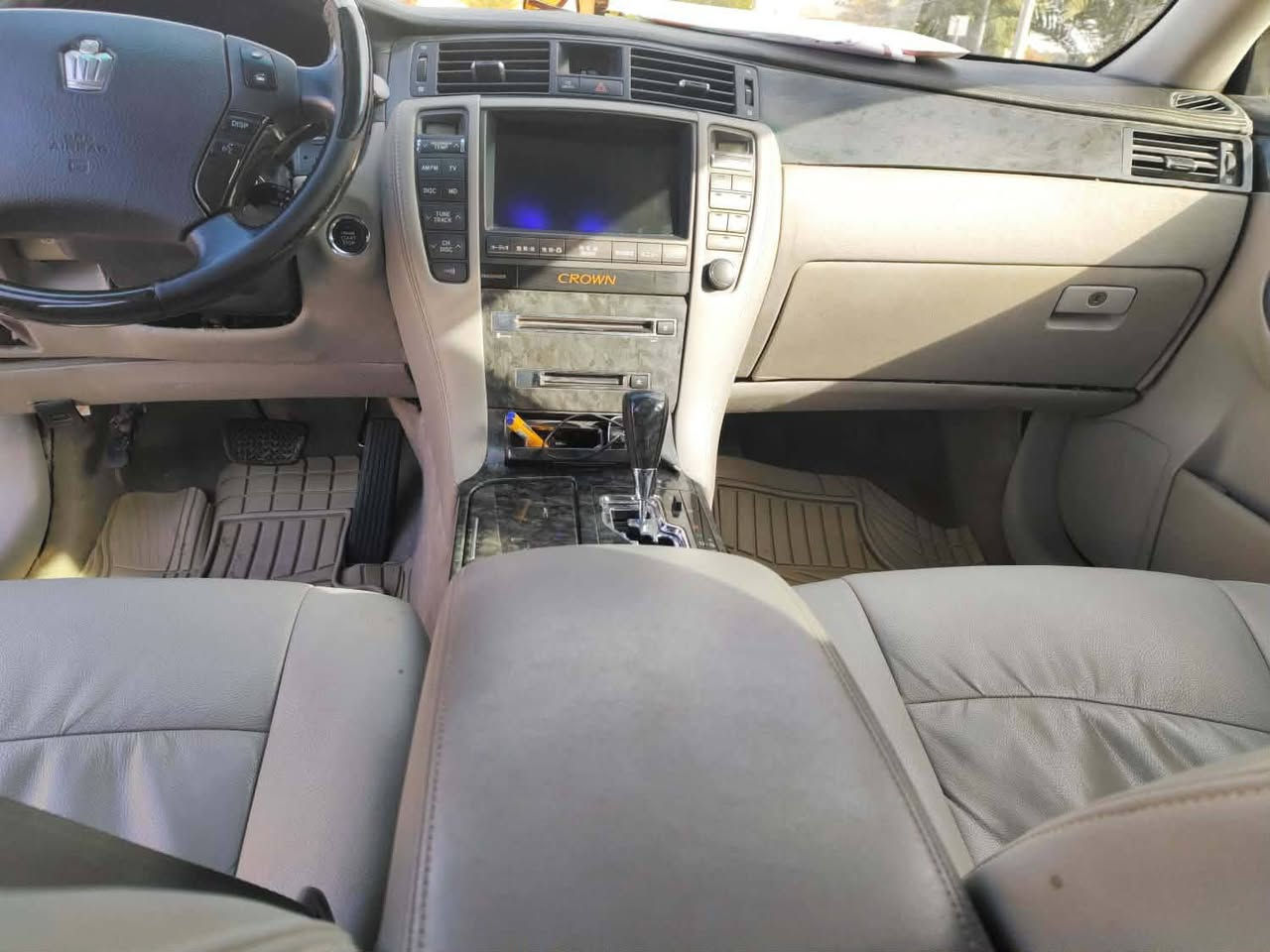 سلام عليكم
شاهينه كراون للبيع 
مديل 2005 اصل 
سياره ادوات وحاجز الهاا استماره تسجيل ✔️
سياره. لون اسود جاهزه من كلشي 
مكينه وكير وحداديه كفالـه 
كهربائيات كلهاا شغاله 
ملاحظه السياره بيه كص 
السعر 45 وبيه مجـال 
العنوان: الدوانيـه 
الاستفسار اتصال على الرقـم ***********
🔹غير متواجد على الفيس
