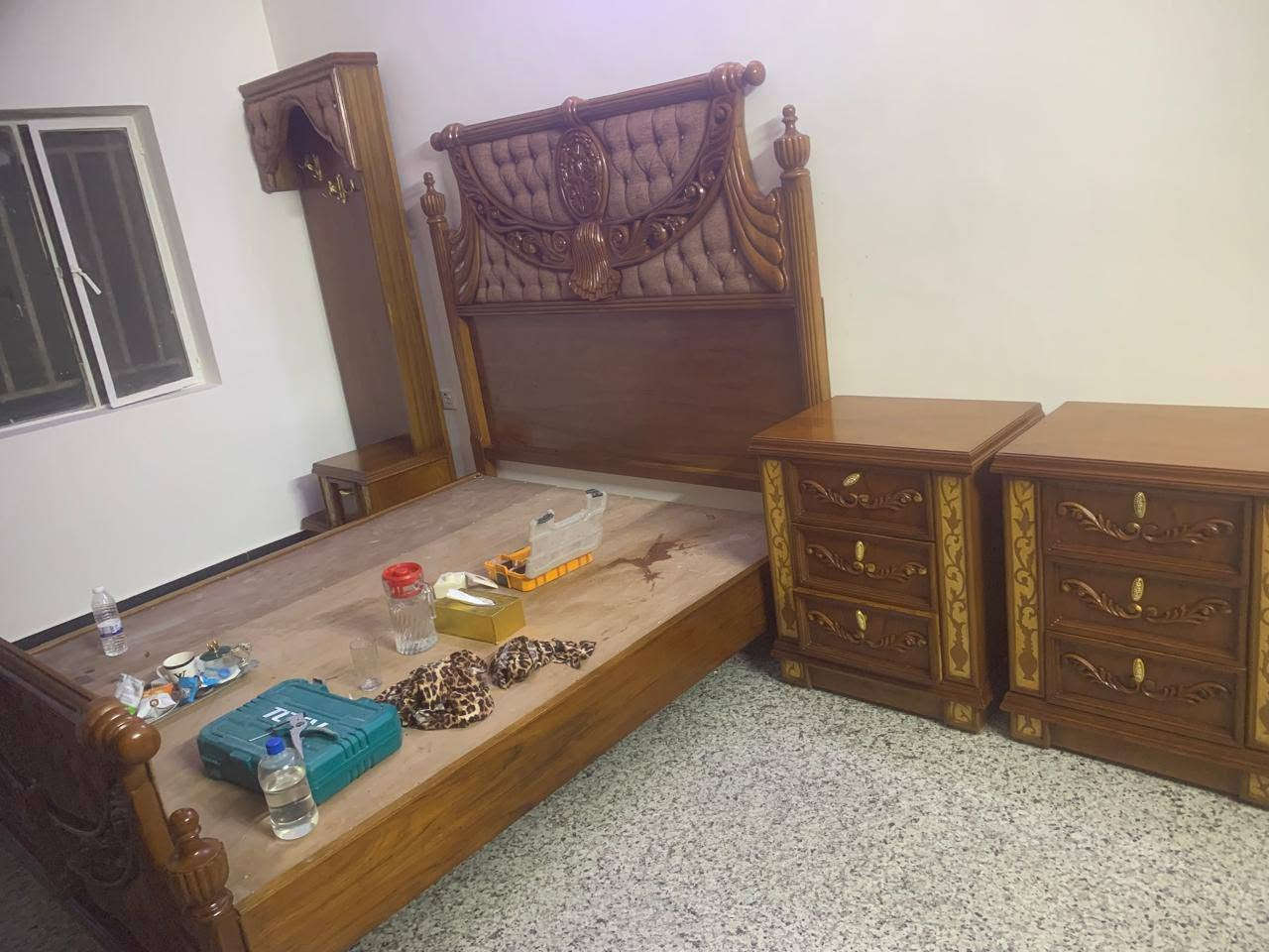 غرفه عراقيه احطاطه 10ابواب نضافه 95% رايدهة 1،250الف 
جهاز جري نضافه 100%استعمال قليل
***********
