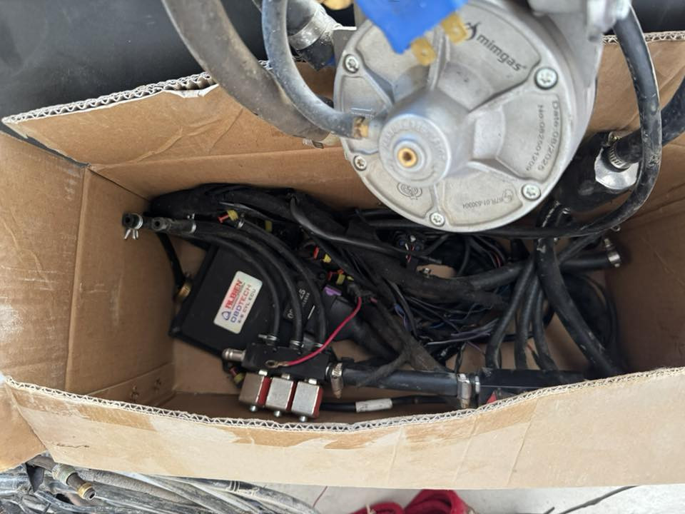 عندی الاصلی ب شرط ٨٠ لتر  ٦ سلندر مستعمل بس شهر سعر ٦٥٠ الف مکانی اربیل ***********
