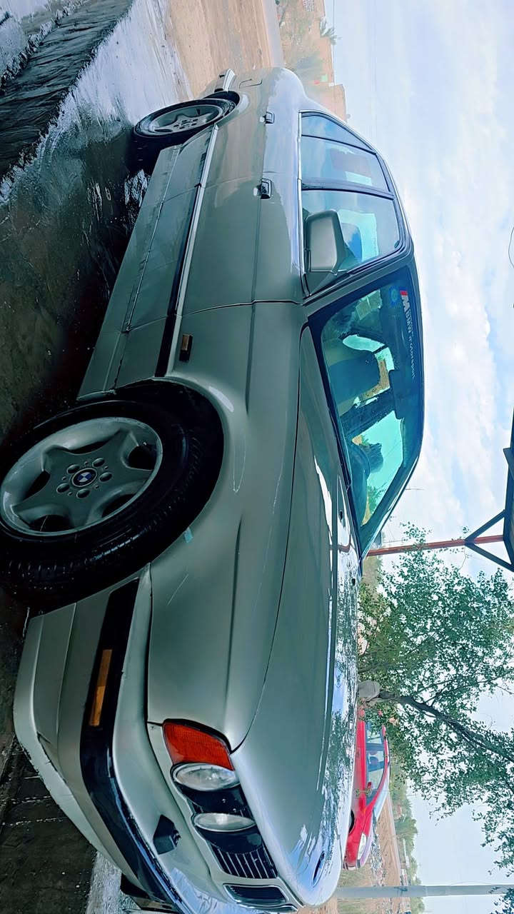 سلام عليكم سياره بيم موديل 1989بغداد كلشي ماعيزه مراوس راوس بيع سعر 45مكاني الديوانيه رقم المبايل ***********
