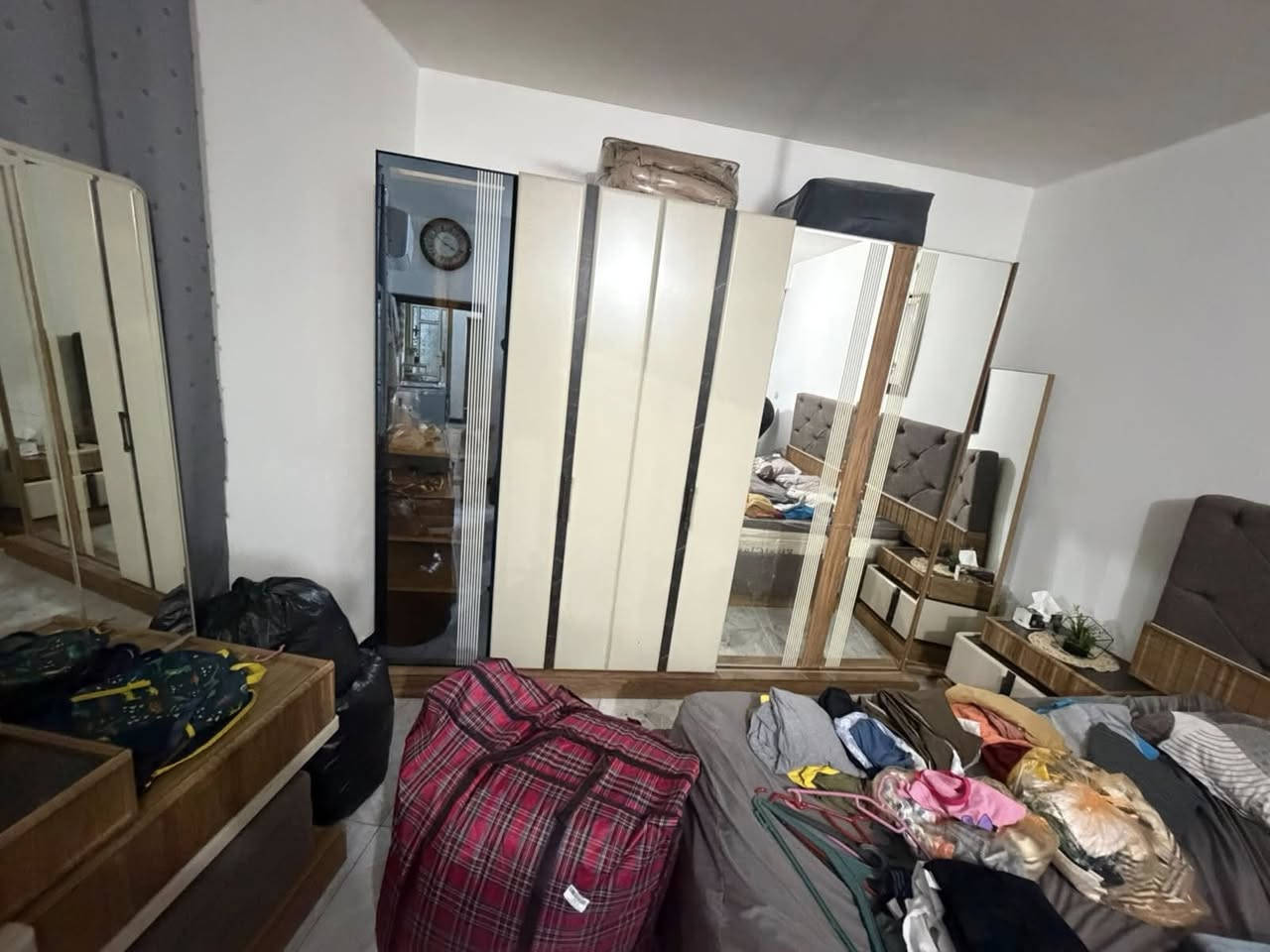 غرفه سويدي نظافه 100‎%‎ مكانها ابي غريب الزيتون
‭0783 509 4283‬
غرفه نوم اخت الجديده عنوان ابي غريب الزيتون سعرها مليون ونص بيها مجال نظافه ميه بلميه
