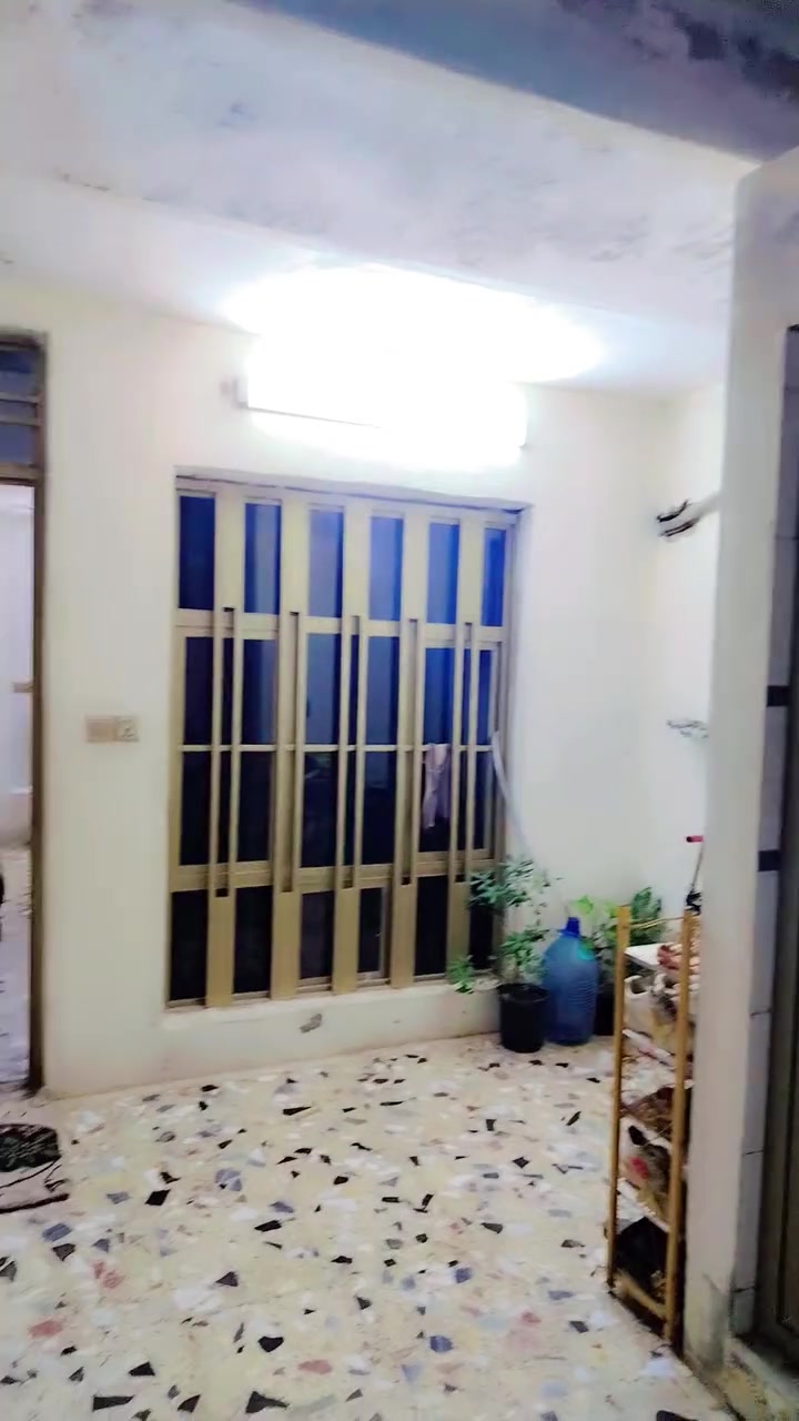 السلام عليكم نصف قطعه للبيع قطاع ٧١ فرع عريض عكاده ترميم حديث تحتوي على طابقين ونصف
الطابق الأول طارمه واستقبال ومطبخ حار وبارد وحمامات
الطابق الثاني غرفتين نوم
الطابق الثالث غرفه سقف سندويتش وبيتونه وسطح
باقي التفاصيل على الواتس ***********
