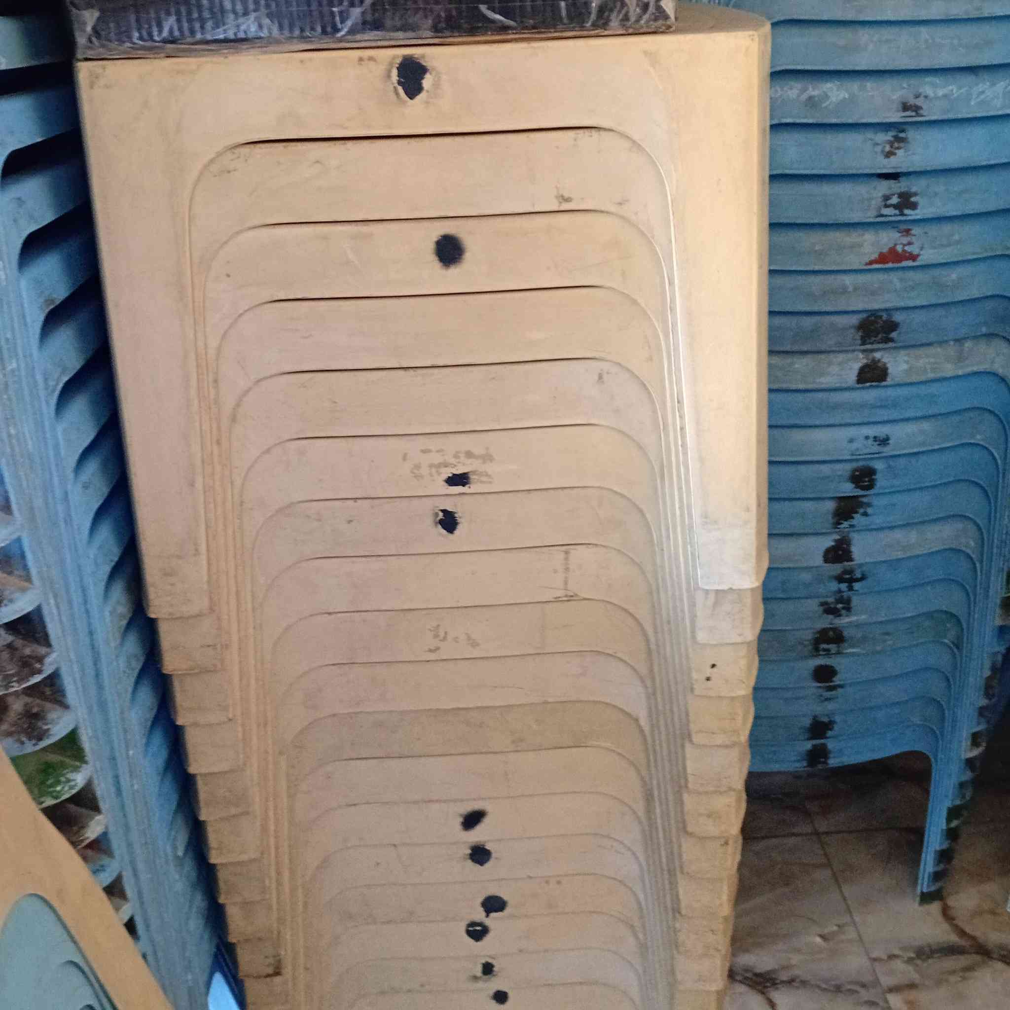 السلام عليكم عندي ميوزه نضافه ٧٥ بل ١٠٠ نوعيه شيخي لاكسر ولا طك بغداد جسر ديالى الصمديه للتواصل ***********سعر ١٧  وبيهن مجال وتوجد طبلات نوعيه زينه سعر الوحده ٣ عدد٢ ب٥
