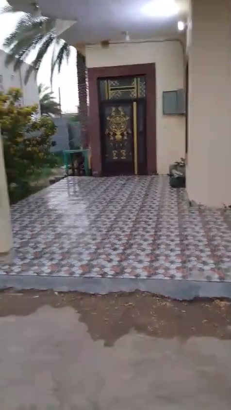 سلام عليكم قطعه ارض للبيع سند ٢٥ مساحه الارض ألف ٨٠٠ متر وجه الارض ٢٠ متر مربع مع دار بناء حديث مساحه دار ٢٠٠ متر العنوان مسيب شارع كربلاء قرب محطة العايد شارع يا حسين استفتار عل رقم ***********
