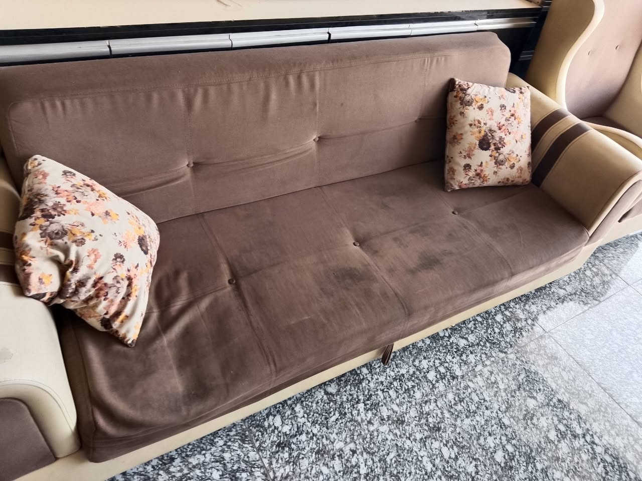 تخم عشر مقاعد تركي سرير مخزن مستعمل250الف مجمع الضحى للتسوق المسيب مقابل دائرة كهرباء المسيب عمارة الرحيم ***********
