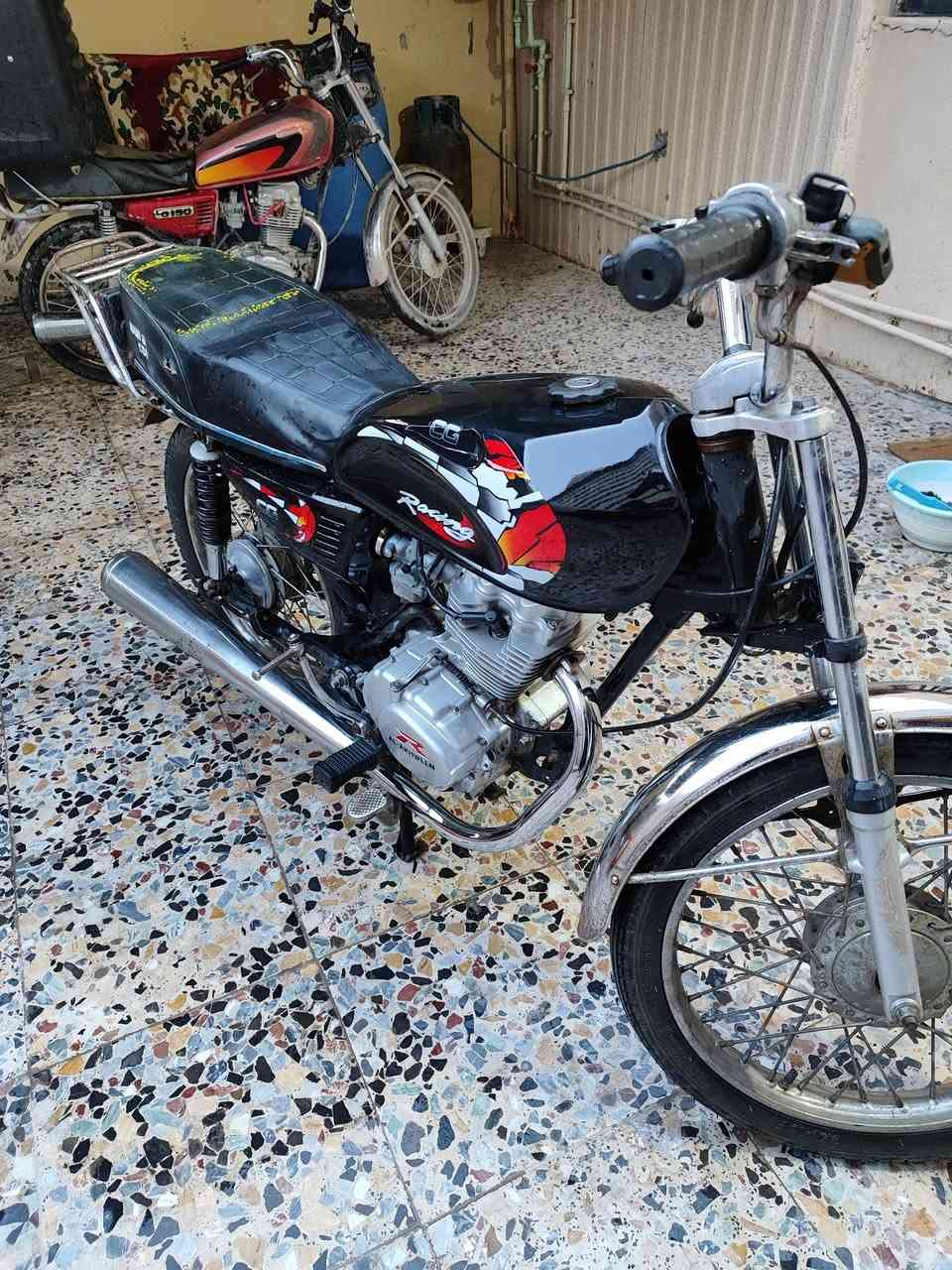 ادوات دراجه نضيفه مكينه حلوه مفتوحه بس بستم مبدل ب 450 وبيها. مجال 
***********
