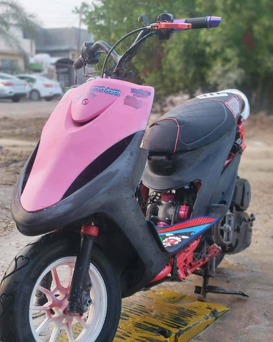 السلام عليكم دراجه ماكس  عدله للبيع ما صارله سبوع من اتعمرت مكينته 55 شرط شلعه ومعدل مكينه تخيل هاون دراجه ما نقصه اي شي بيه تزويد خير من الله بيه يده مال بريك بيه قبق فلاوين بيه دبل رياضي بيه تزويد مال كوره لون كرزي بيه يدات رياضي بيه كلج رياضي كدام بيه قطر رياضي تايرات جلاتيني ابو قلب حب بيه صالنصه FM اصليه السعر 525 وبيه مجال العنوان حله شارع 80 الرقم ***********
