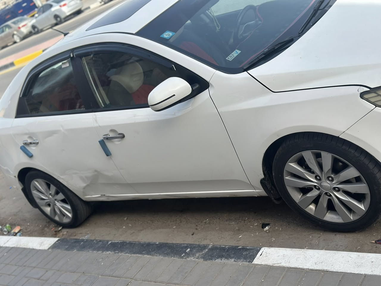 سلام عليكم
للبيع سيراتو موديل ١٢ خليجي 

فول مواصفات 

*فتحه سقف 

*شفتات استيرن 

بصمة تشغيل

*حساس خلفي 

*لد امامي

*مكينه 1600 دوش 

*گير 6 نمر  

صدر خلفي +امامي جديد

تخم تاير جديد
تبريد ثلج ( باب خلف سايق مبدل موجود القديم)بيه ضربه الباب خلف السدر موضح بصوره

مكان السياره بصره حي الحسين  

السعر ٩٦ (***********
