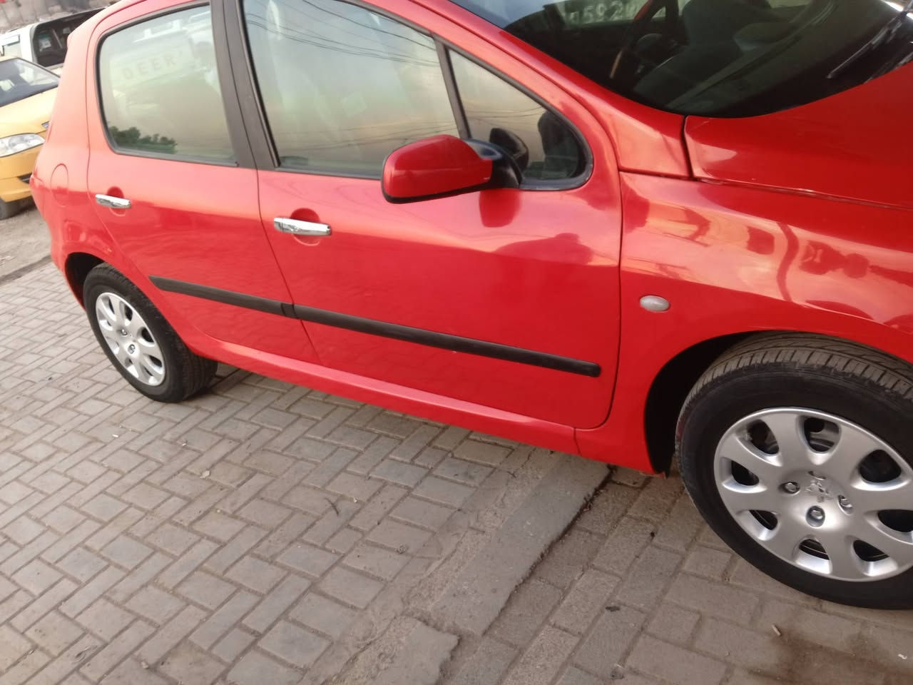 السلام عليكم بيجو 2005 بيه مكانات صبغ مكفولة من الظربه كير مكينه صدر تخم تاير  كهربائيات دواخل بلاد تبريد ثلج ثلاجه شغاله السعر 58 بيه مجال حك ***********
