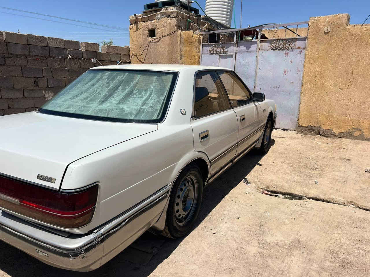 سيدان للبيع
سيارة جاهزة حدادية ١٠٠٪ 
تخم تاير جديد 
محرك ٢٥٠٠ ثنين ونص فيفيتي
 تبريد جان شغال بس شتغلتلتها دوشمه وعازل حرارة وفصلته وفرغت الغاز 
عوزة بس غاز وربط كهرباء فقط
دشبولها محور بالنجف دشبول مسطرة 
السعر ٥٠ وبيها مجال 
مكان السيارة الشطرة 
*********** 
واتس اب او اتصال
