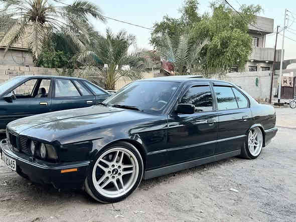 سلام عليكم 
 BMW 1992  
رقم اربيل 
520 i اصل بليتة
كير عادي 
مكينة و كير بلادي مكفولات 
السيارة نضيفة كلش 
مصبوغة صبغ عام جمالية 
بيهة ضربة بالصندوك بدون دواخل ما مأثرة على الشاصي 
فتحة سقف سلايد 3 طكات
الجامات الامامية كهرباء
تخم ويالة حجم 18
داخلهة نضيف كلش  
ضايفلهة لحاية 
كشنات جلد لون اسود نضافة 1/1
مثل ما موضح بالفيديو 
صدر نضيف 100‎%‎
بيهة معجون مكان الضربة الي بالصندوك و معجون بالهلالات  و و معجون سحب خفيف باب السايق اثر التعمير 

السيارة كاملة مكملة متعوب عليهة امانة الله 
نشاط فول شلعة فول بعد كير عادي و عدكم حساب
السعر 68 و بيهة مجال للشراي

***********
***********
