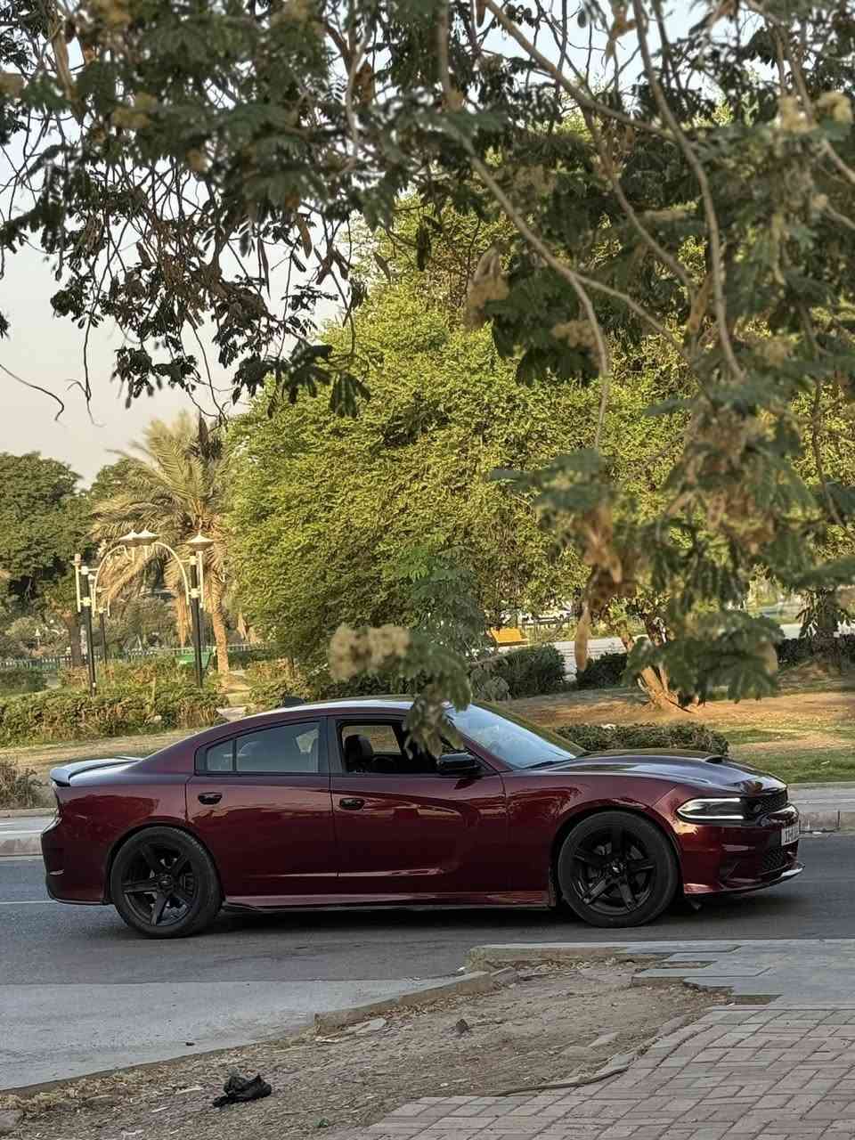 السلام عليكم للبيع فقط 
جارجر 
موديل 2017 
رقم بغداد
فئتها R/T 
مكينه 5700 (مبرمجه 6400 كزوز فقط)
السياره فول مواصفات عده الفتحه 
خزن ميموري
حساسات اماميه
حساسات خلفيه 
تدفئه تبريد كشنات 
منضومه تبريد تدفئه 
تخم تاير جديد 
سستم صوت كامل 
السياره جديده و متعوب عليها 
حادثها مرفق بالمنشور 
السعر 218 و بيها مجال 
مكان السياره بابل 
***********
***********
