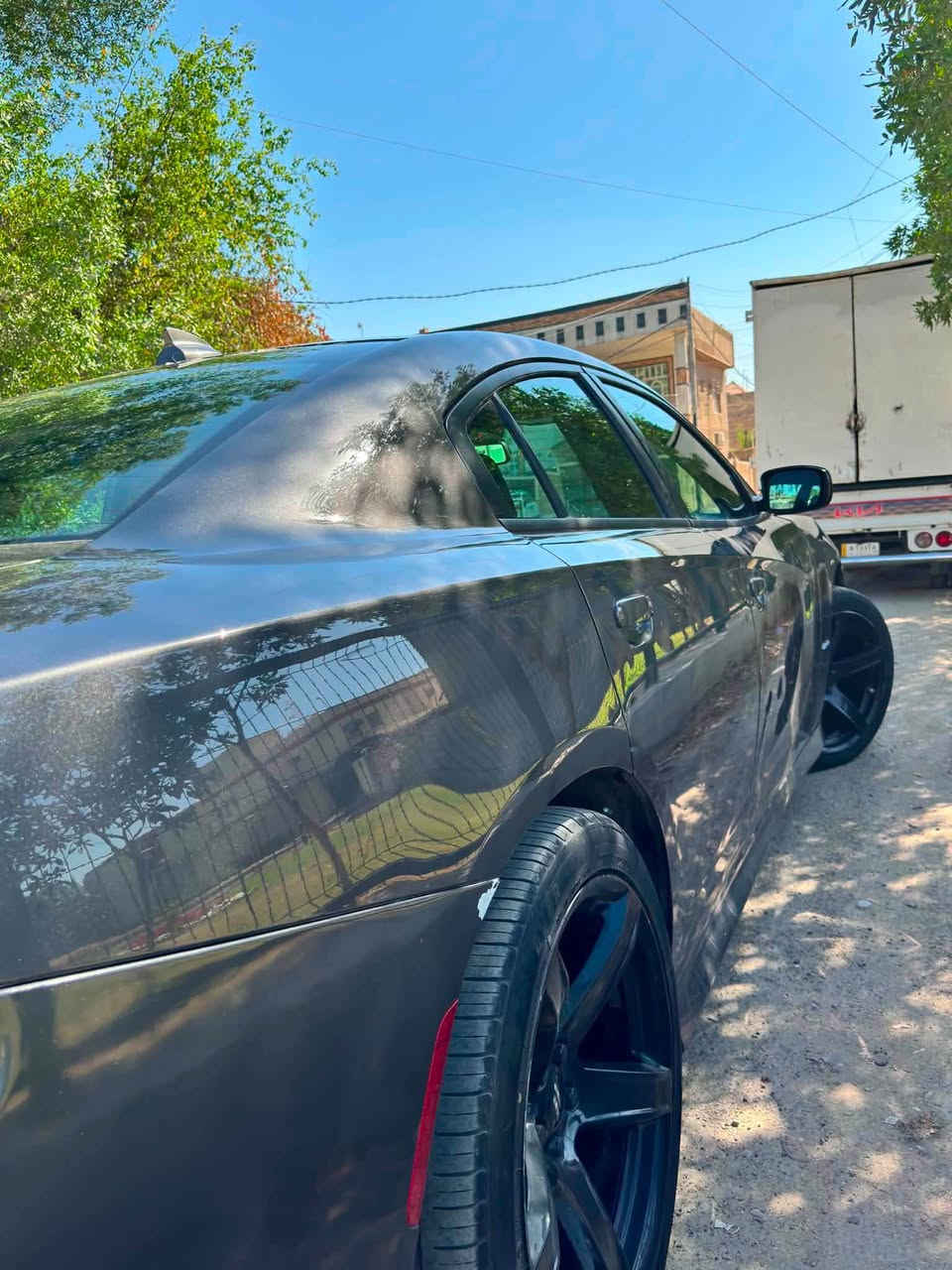 سلام عليكم 
دوج جارجر 2018
5700  R/T 
تخم تاير حداده ويل كير مكينه جديد 
ماشيه 70 mi  
محدثه كت srt
كشنات مخمل حضن 
وباقي مواصفات المعروفه 
سياره جتي من امريكا بدون حادث فقط فاتحين دعاميات وهنا فحصتها طلع بيها باب وجاملغ كلير من امريكا فقط 
سعر السياره 175$ وبيها مجال 
*********** الدوره شارع 60 بغداد, العراق
