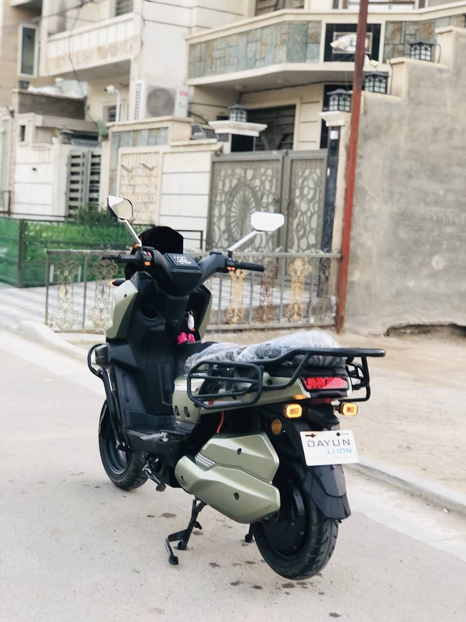 سلام عليكم
.دراجة شحن 

دراجه اباجي وكاله دايوان 

موديل 2025 شهر ل10 شكل جديد بعض ناس يسمونه شبح

مواصفات ؟

تشغيل : سويج ريمونت عن بعد تشغيل بنظام كرت 

بريكات : دسك امامي خلفي هيدروليك 

ملف : 2000

بطارية: ليثيوم تمشيك 70 كيلو حقيقي 

كير : 3سرع نظام البك يعني (D:R ) ونظام الوقف p

سرعه : 100 

بيه سماعه بلاديه من شركه يعني كبل تكنك عليه من جهاز وتشغل ..

رجاءً سوك كلشي بي

 اكو نفس شكل بس تجي زغيره ولدرع كلاوات هاي نزلت اول وجبه وخاصتاً من وكالة دايوان يعني معروفه وهاي القطعه كلش قليله وماكو بسوك .  

العنوان بغداد الغزاليه

رقم الهاتف : ‭0787 075 9296‬
