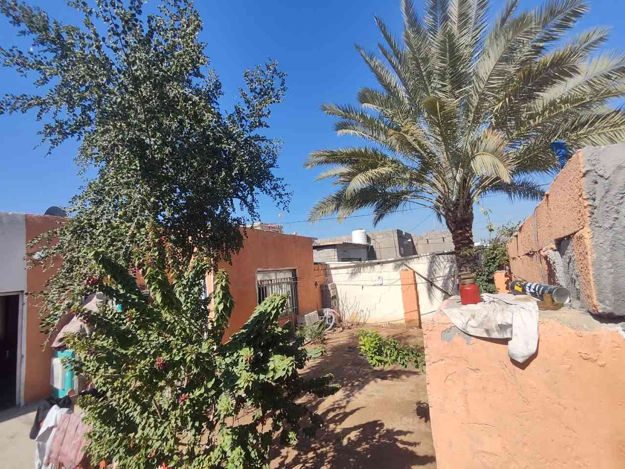 السلام عليكم بيت مساحه 260 متر  العنوان  الصويره حي  الجهاد وراه جامع عبد العظيم السعر 35 وبي مجال رقم الهاتف ***********
