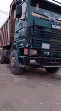 السلام عليكم سيار اسكانيه مكينه جديد بلكارتون لاتنقيص ولاتبخير كير جديد توه شادين جديد كهربيات شغاله قماره نضيفه دواخل انضاف سيار سنوي 28 تايرات والله جديد فطر شاصي ناعم اكسن ماله بيه صوت 

***********
