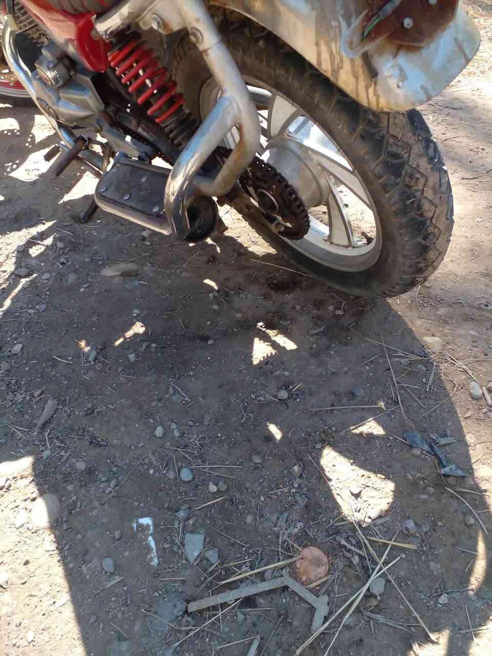 دراجه للبيع  جونده رقم وسنويه الرقم اسود السعر ٢٥٠ الف العنوان واسط النعمانيه الستفسار على ***********
