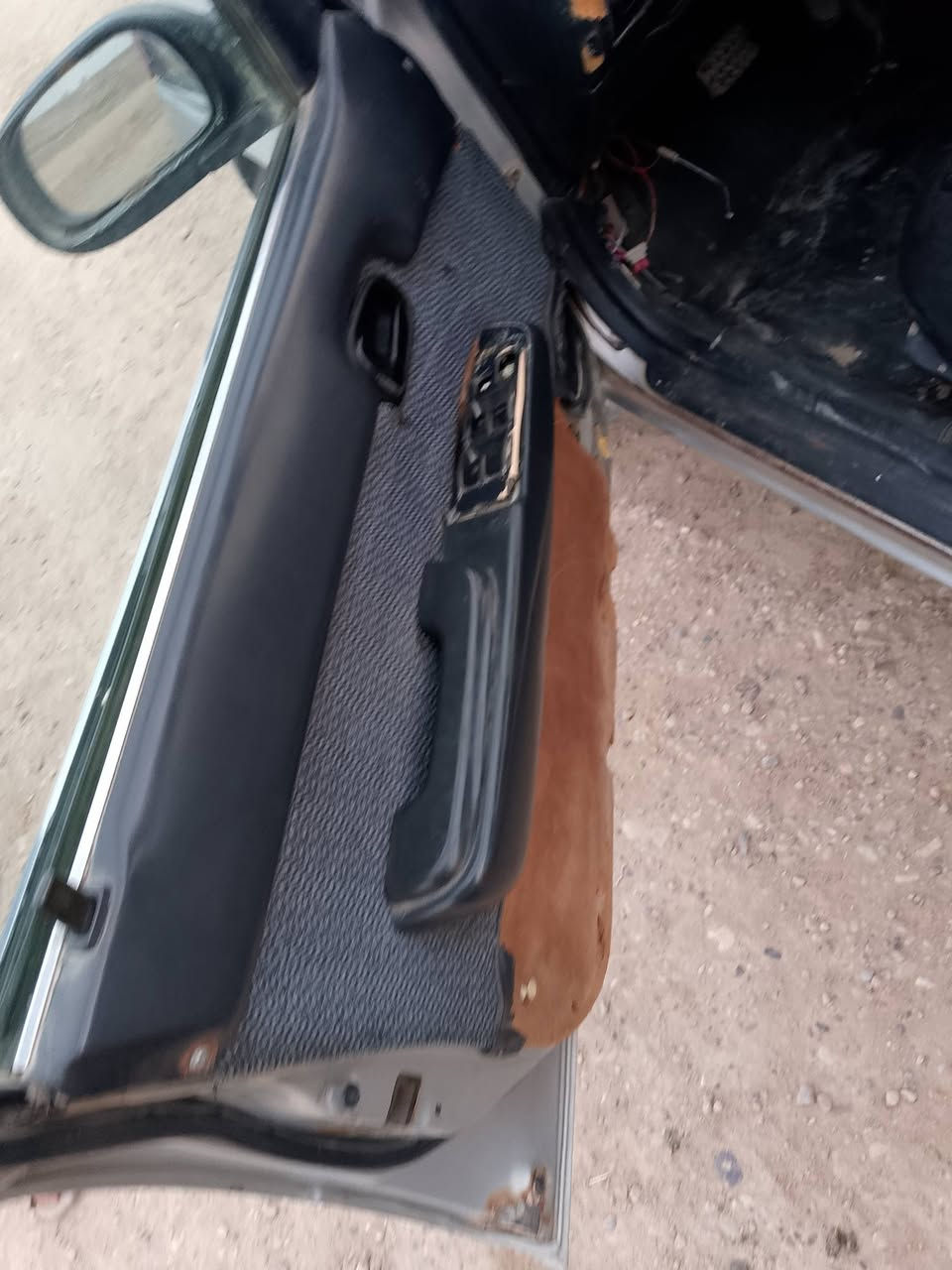 يالله سياره كورله مويل ١٩٩٣  كير ومحرك وحداديه تبريد شغال. بيها قطعتين صبغ. السعر ٥٠ مكلف بنشر ***********
