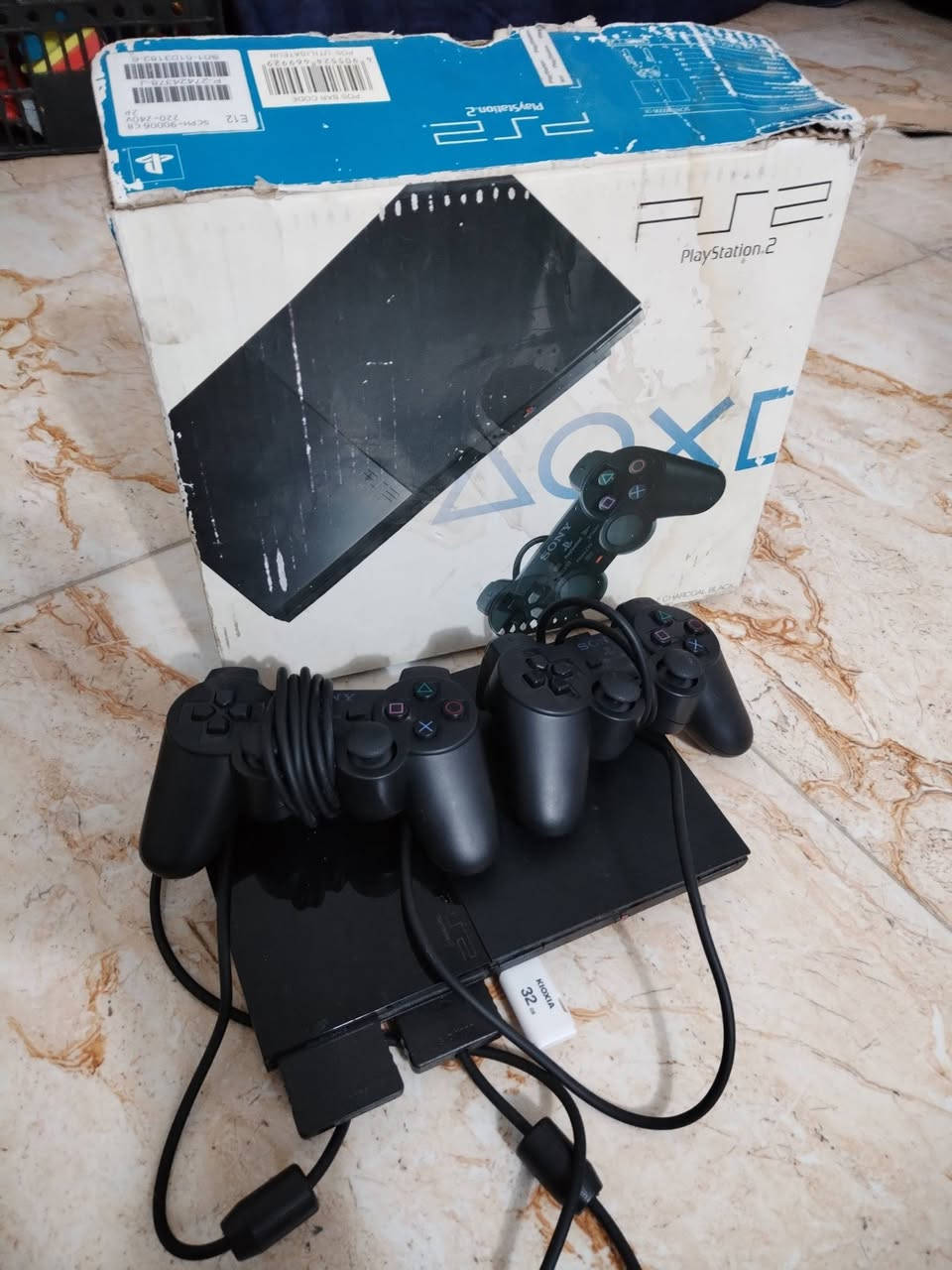 بلي PS2 بلي ستيشن ٢ سلم  للبيع كامل نضيف حيل ويا هارد وفلاش ٣٢ كيكا بي ٤٥ لعبة تقريبا ويا يدات ٢ شغالات بلي نضيف كبل تشغل وتلعب للبيع ب٧٥ بي مجال للشراي مكاني بعقوبة ***********
