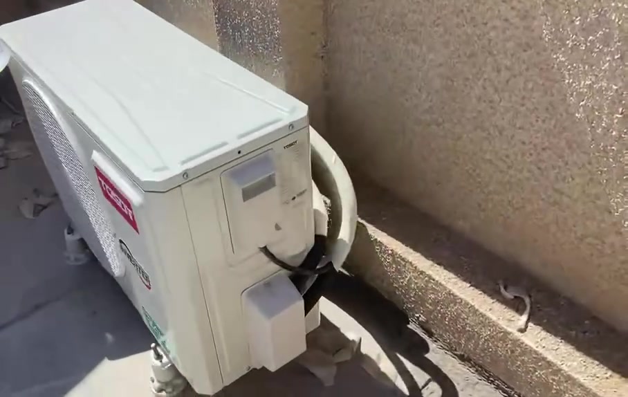 من تنصب سبلت جديد.. انصبه يم الي يشتغل بضمير ويضمنلك برودته بنص الظهرية! ☀️
لقطة من موقع العمل وشغلنا اليوم بتنصيب السبالت وترتيبها بأدق التفاصيل وفي كافة مناطق بغداد 📞 للتواصل: ***********
