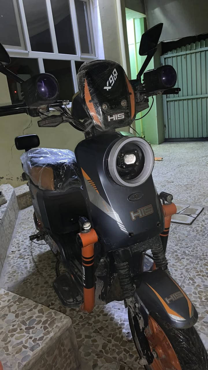 السلام عليكم 
اخوتي 
ماطور  شحن X900
عقل جوكر  72V
ملف 2000 حقيقي 
شركه HIS
اشاير عالي ناصي 
بريكات دسك امامي  خلفي 
بصمه تشغيل عن  بعد
مكاني الايمن 
سعر 450. وبي مجال  
***********
