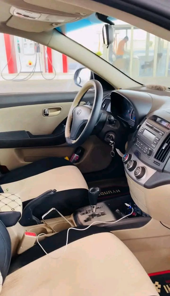 السلام عليكم بيع مستعجل
النترا ٢٠١٠ اتوماتيك دكشن عالي 
سنويه جديده تخم تاير جديد
بيها باب صبغ وبيه بارد
٨٥ قفلللل ما متواجد فيس اتصال وبي واتس

***********
