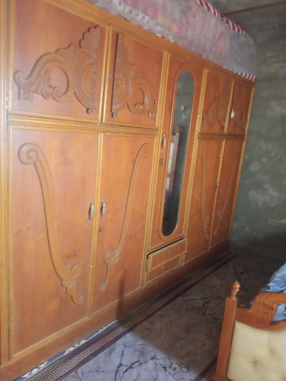 سلام عليكم غرفه خشاب البيع سعر 500 بغداد المدينه رقم ***********

