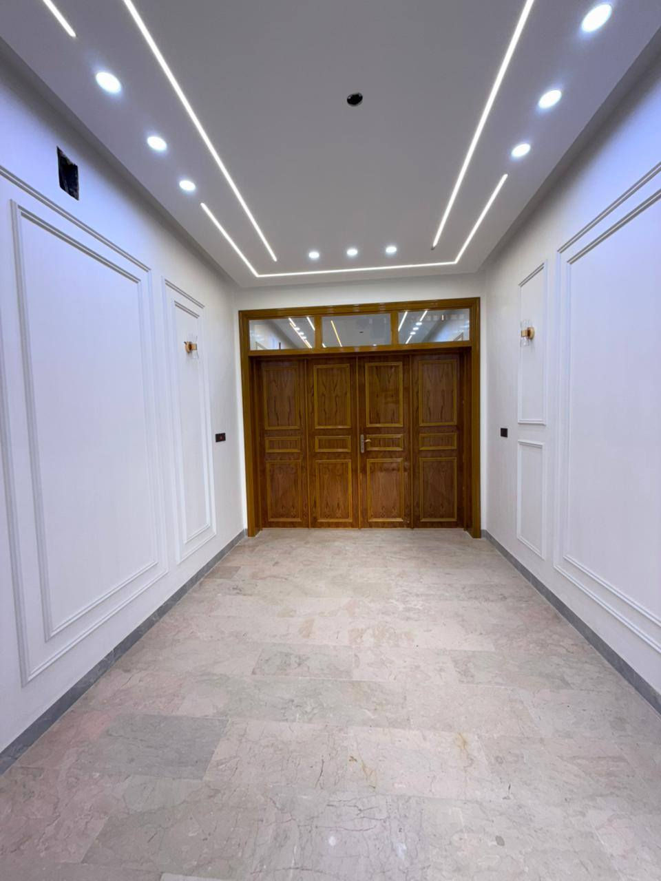 دار للبيع في حي السلام 
مساحه ١٠٠ متر طابقين 
خريطه حديثه بناء مودرن ٣غرف نوم 
للاستفسار مراجعة مكتب الدر حي السلام شارع أبو الدجاج 
***********
