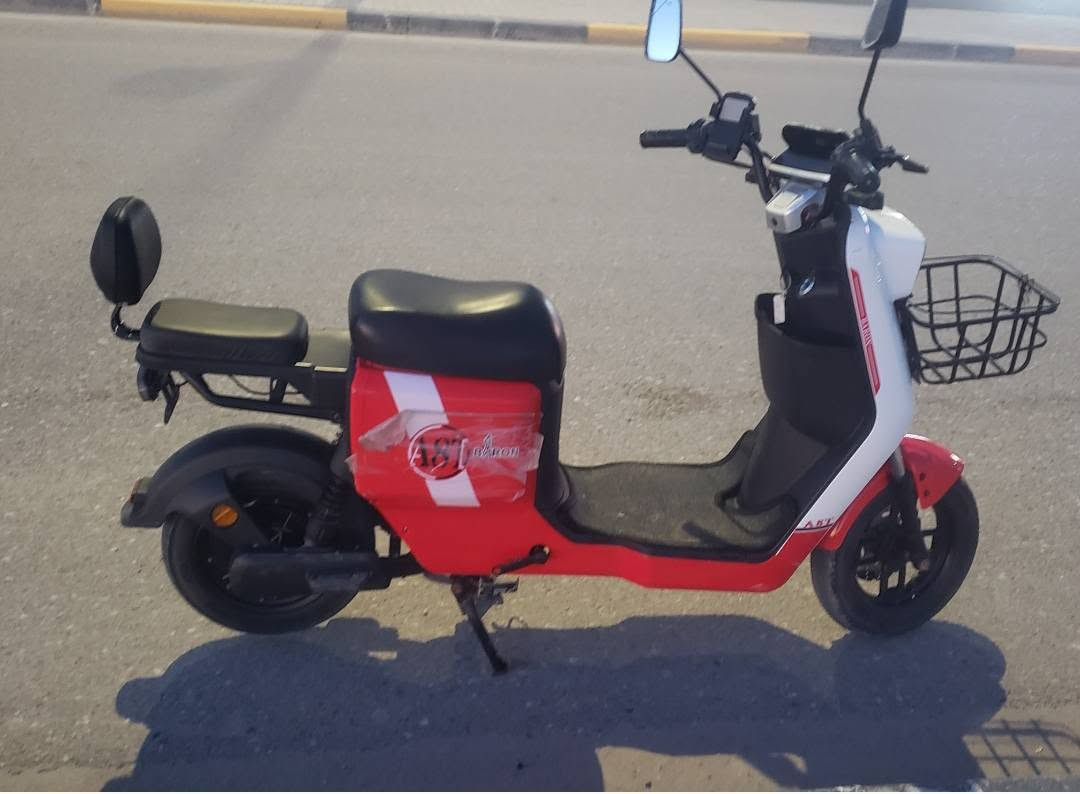 بطاريات /33 امبير 
ملف /2000 طبع
سرعه/99 بل شاشه
اسويجيت و بصمتين مع صوت انذار ضد سرقه 
نظام p 
نظام R بك  
دراجه شغاله استخدام شخصي من المدرسة للبيت فقط خصلت المدرسه ورايد ابيعه محتاج ومستعجل على بيعتها ماخذها 600 وصل موجود رايدها 450 وبيها مجال 350 ما ابيع 
عنوان البصره التنومه شارع الإطفاء 
رقم/ ***********
