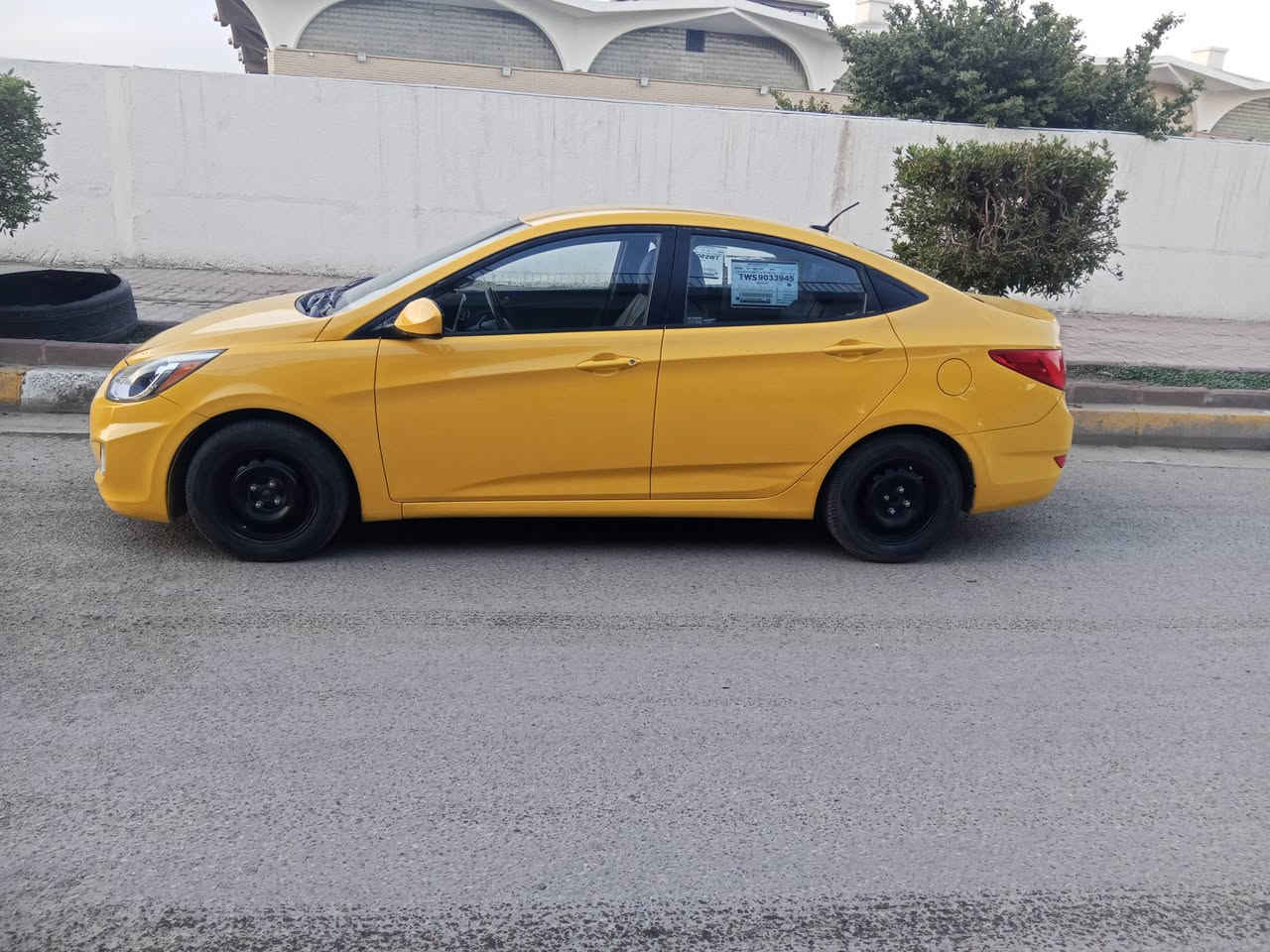 سلام عليكم 
اكسنت موديل 2016
وارد امريكي حادثها جاملغ خلفي الايمن بدون دواخل 
مكينه 1600 
رقم بغداد انكليزي 
كهربائيات كلها شغاله وجديده 
صدر امامي خلفي جديد تخم تاير جديد 
كير ومكينه كفاله عامه تدفئه وتبريد شغاله وبلادي 
السياره مبيها اي نقص 
مكان السياره بغداد الكرخ 
رقم الهاتف ***********
