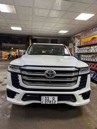 لاندكروز ابيض بريم اصلي بالكامل موديل/٢٠٢٤ ابيض  ماشية ٢٣٠٠٠ كفالة عام...