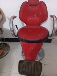 كراسي حلاقة • للبيع