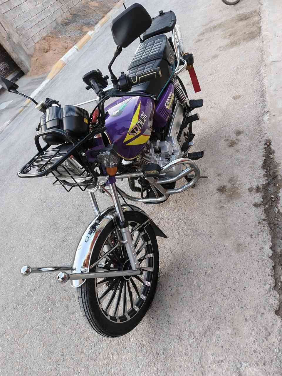 سلام عليكم دراجه سولنك موديل 25 جديده ماشيه 5000محرك 200cc جاهزه مناقصه اي شي لون مميز تايرات شركه تراي ومعدل فول 
كهربائيّات كله شغاله العنوان فلوجه شهداء... السعر 900 وبيه مجال بسيط؟  *********** اتصال +واتساب
