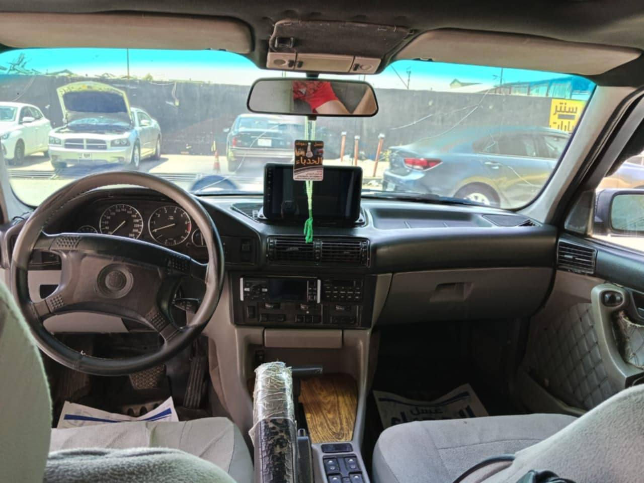 السلام عليكم بيئم موديل 92رقم نينوى سنويه لل30        530 فول توماتيك محرك كير جدد طكك شرط ترايك 200 سگليتر كهرب
صدر تواير جديد تبريد شغال لايت منضومه زينولل كامله باتري جديد غرفتها جديده شرط مابيها دگه جكوج فقط صبغ جماليه سياره جاهزه بيها ملاحضات بسيطه جدا سعرر 55 وبيها مجال شي بسيط *********** وبيه واتساب الصبح مغلق خابر وره الضهر
