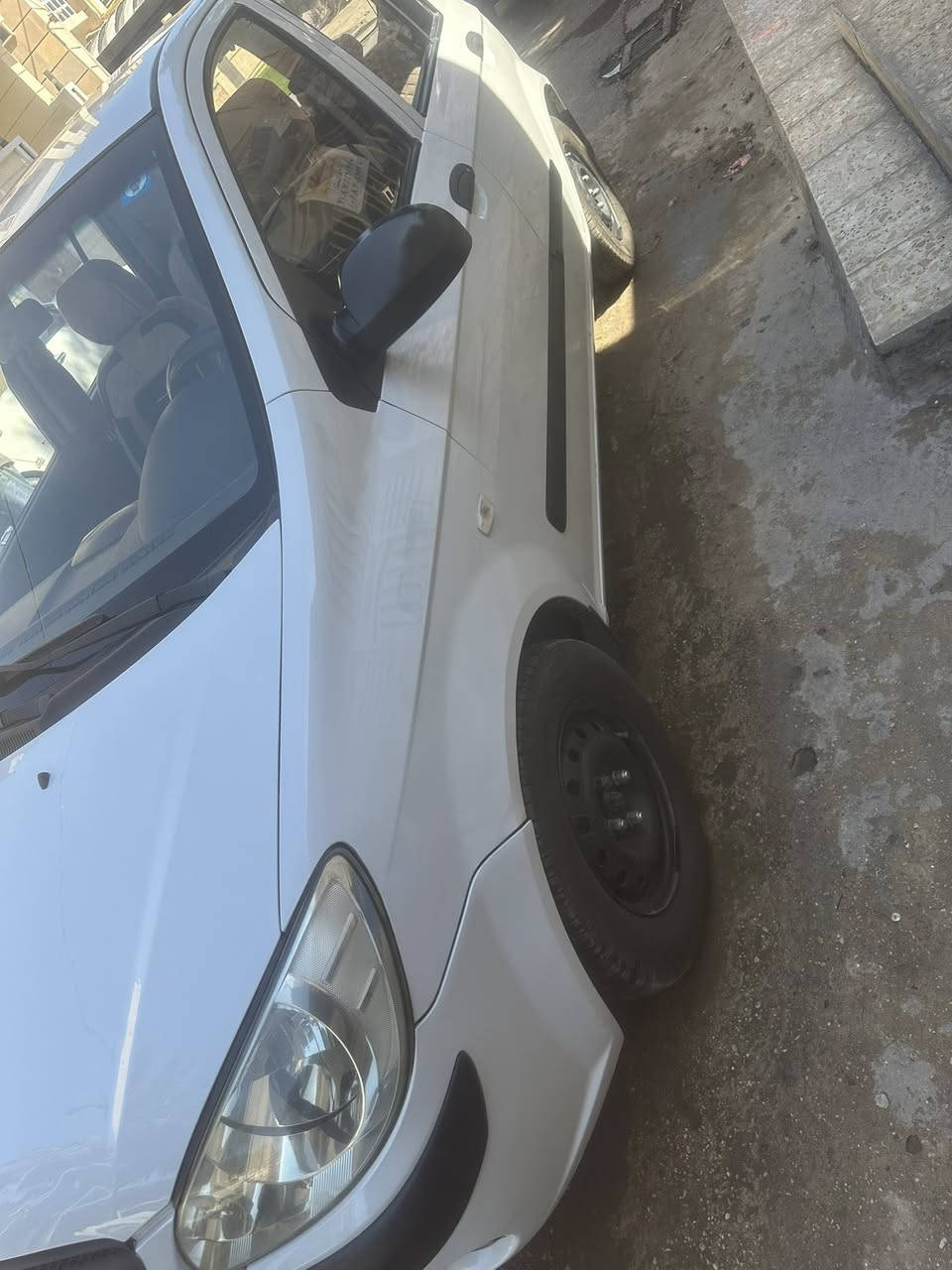 السلام عليكم هونداي جيتز للبيع موديل 2009 خليجي مكينه جبيره 1600 سياره جاهزه وحلوه سونار مرفق مع الصور تحويل ثاني يوم  مكاني بغداد الكرخ السعر 75 وبيها مجال  ***********
