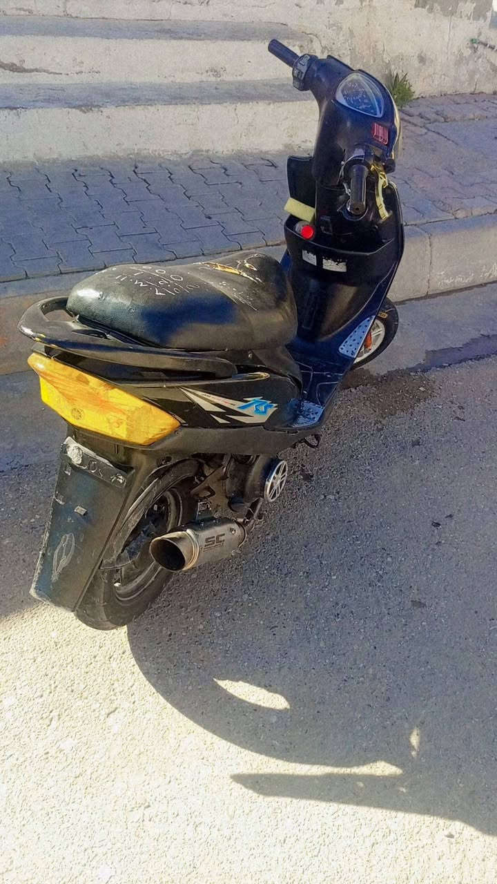 دراجه ماكس عدله للبيع 
دراجه شلعه ومعدل اشك الكاع بيها تزويد خارجي اكلجات دبلات يدات  صالنصه  تواصل خاص او اتصال (***********)
