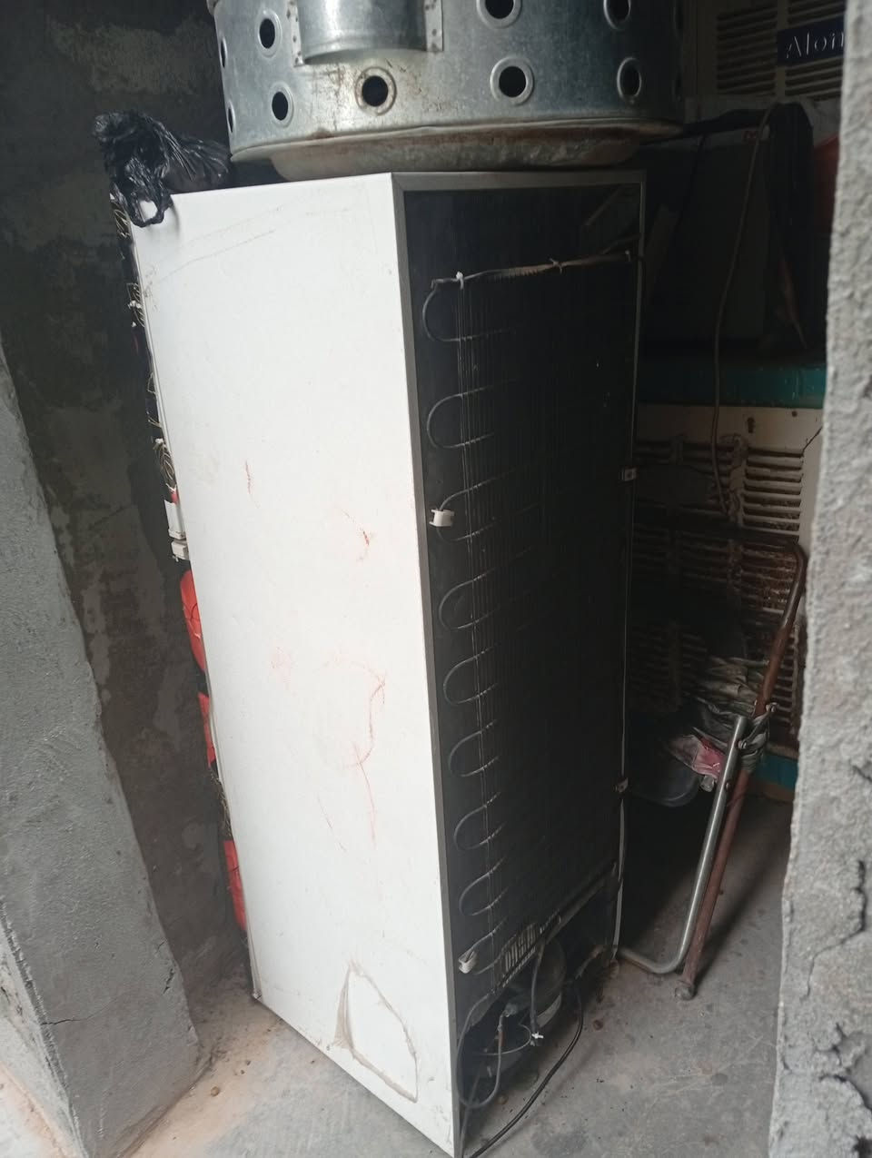 ثلاجه نضيفه العنوان بغداد تاجي ذيب صاري
***********
