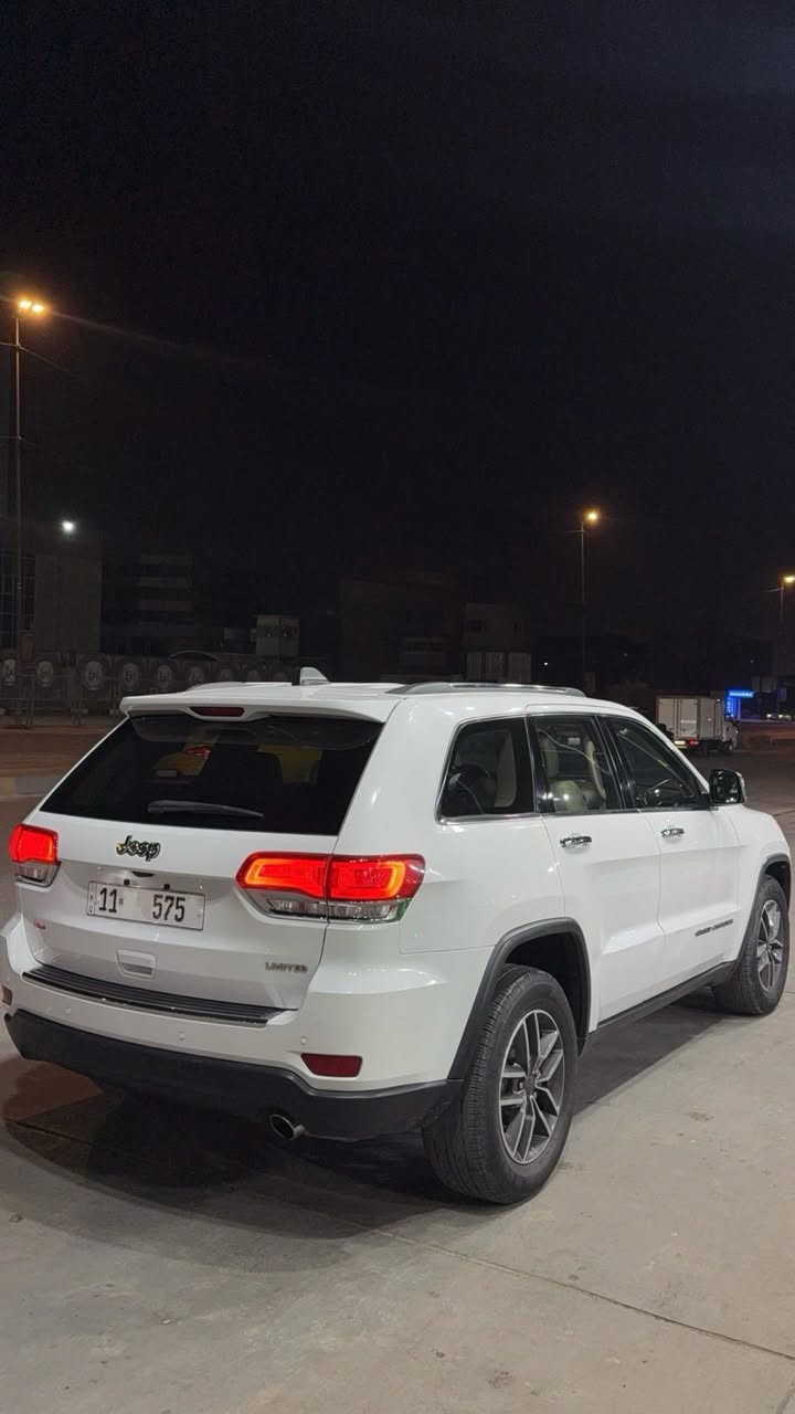 سلام عليكم  ارخص جيب وانظف جيب بهل موديل 🔥
جيب كراند شيروكي لمتدد 2019 
ماشية 65 الف مشتريه  
-ضرر جاملغ امامي  فقط  بلعراق سيارة كلين تايتل 
موجود بل منشور الضرر لي بيها موضحة بصورة ومئشر عليه
1 سلايد +V6
2 بصمة +بصمة ابواب + تشغيل ع بعد 
3 جلد + تدفئة وتبريد كشنات وستيرن 
4 جنطة كهرباء + كامرة دوارة + حساسات
5شاشة جبيرة +ماوس +فول تحكمات ستيرن 
السعر 182 ورقة فقط …..✈️🔥
السيارة جديدة بمعنى الكلمة 
مكان السيارة بغداد 
***********
