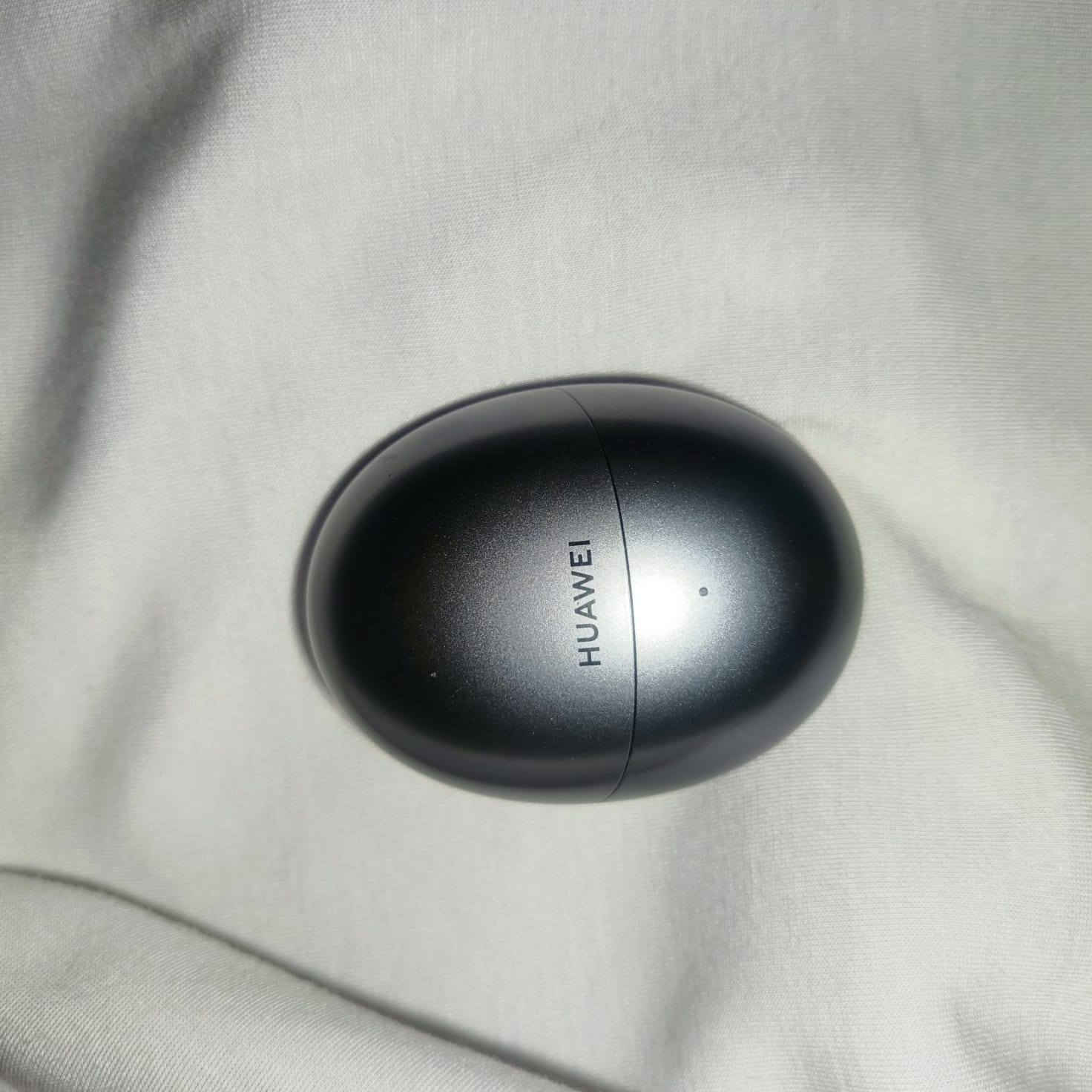 سماعات هواوي 6 HUAWEI Freeds
مستخدمة كلش قليل 
سعر 100 قفل
***********
