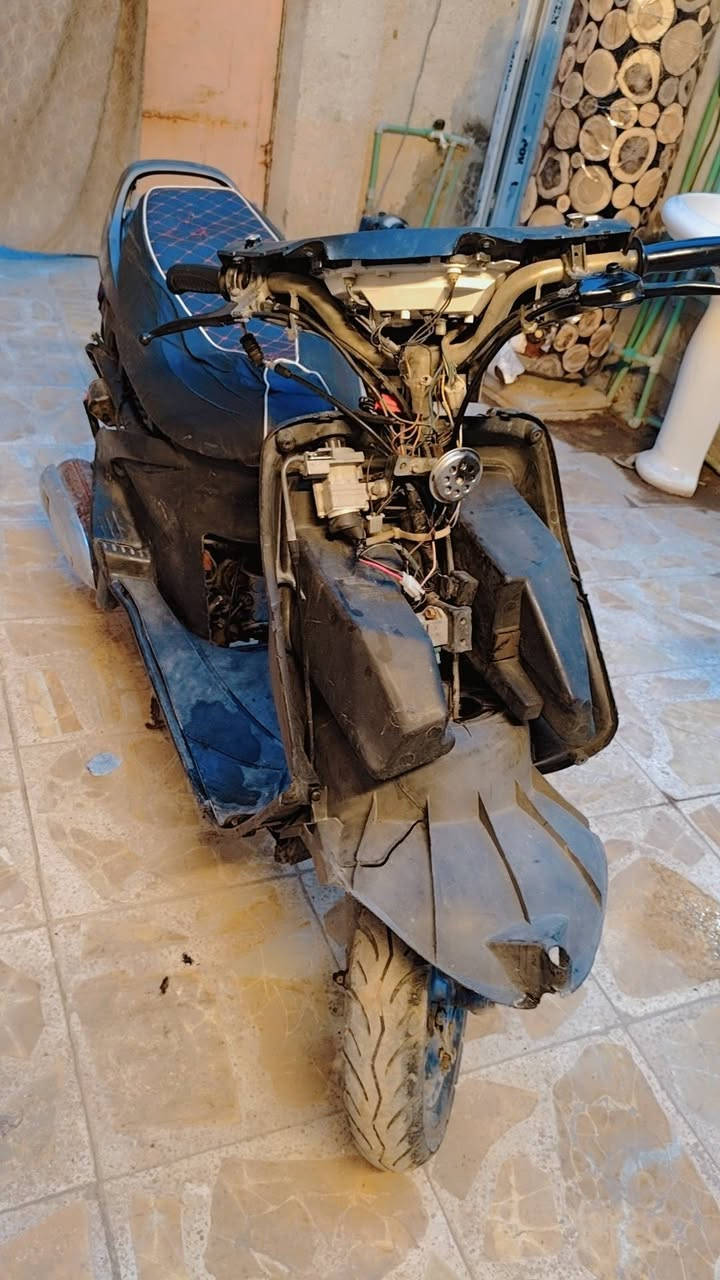 السلام عليكم دراجه فراشه فحل نكره سلف كهربائيات كلها شغاله مكاني نجف الاشرف شارع المدينه  الدراجه شلعه شوفت عينك الدخان من التاير رقمي *********** بي واتساب السعر 250 و بيها مجال
