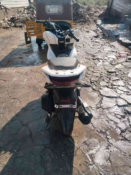 دراجه للبيع جيل الثالث كفاله مكينه وكفرات كل نقص مابيه محرك 125مكاني بغداد حسينية الراشديه السعر 14ورقه رقم الهاتف***********
