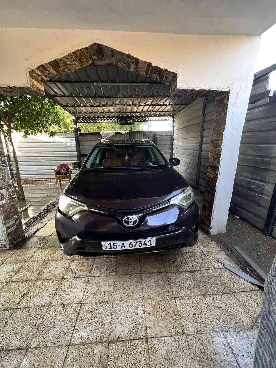 السلام عليكم للبيع او مراوس شعندك نزل اقل او نفس السعر تويوتا راف فور موديل 2018 فول عدا البصمه تحكم ستيرا اربع جهات كشنات جلد تبريد ثلج قطعتين شاشا كبيرة كامرة خلفيه تحديد مسار مثبت سرعه مانع تزحلف ايكو تقليل بانزين دبل كير عادي اوتماتيك سلايت طكتين محرك 4 سلندر 2500 تخم تاير ويل كب لد امامي خلفي السيارة واكعه عليهه سقيفه مال سيطرة شويه الداخل بيهه مكانات صبغ قمارة بدون قطرة معجون كفاله من كلبه وكص شواصي كفاله ماشيه 81 الف رقم انكليزي السعر 140 مكاني بغداد وهذا رقمي للاستفسار*********** ابو العز
