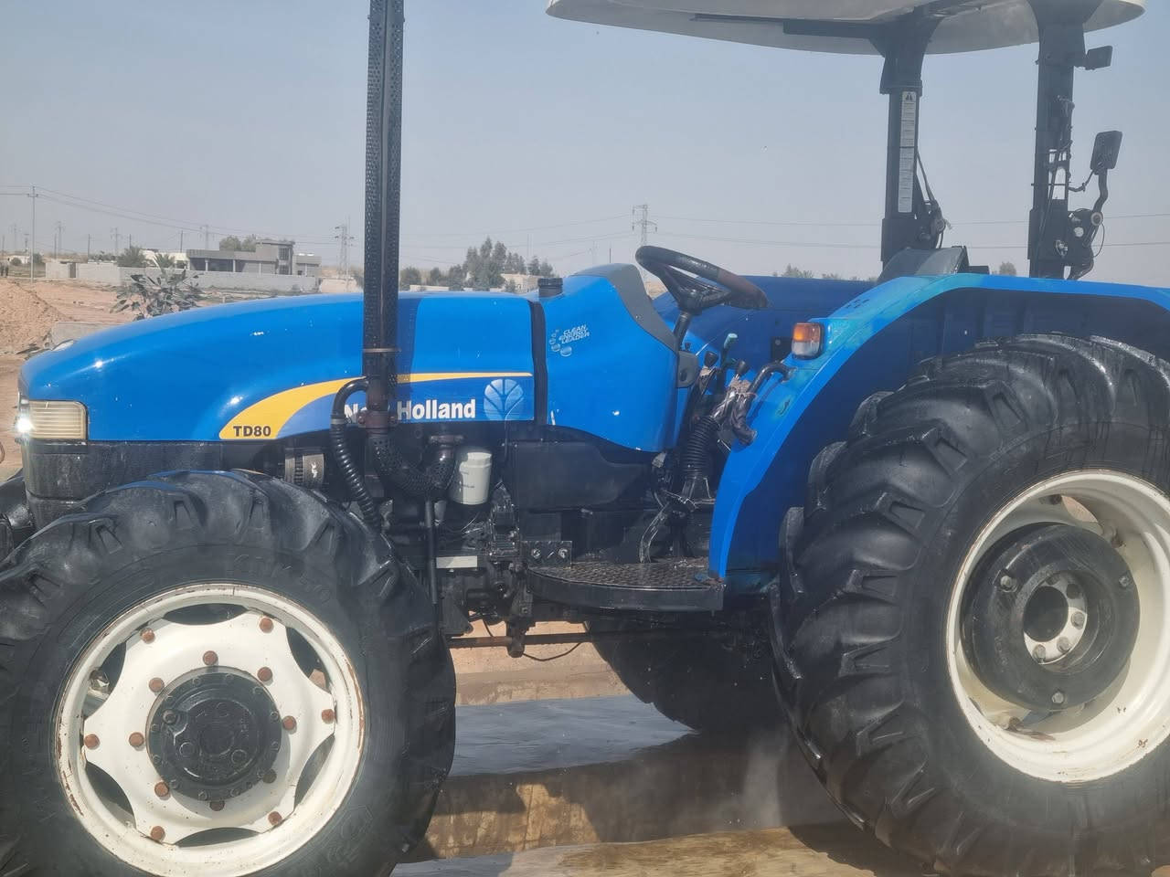 مكينة ني هولندا للبيع حجم ٨٠ جديد رقم اربيل تحول  تايرات الشركه موديل ٢٠١٩
المكان ديالى
 الاستفسار والاتصال ‎***********
