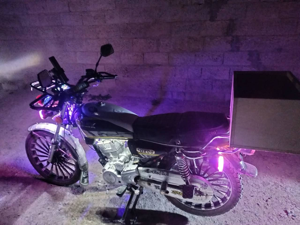 السلام عليكم موتور للبيع موديل 24 نهايه ال 24 السعر 750 وبي مجال للطيبين مكينه 200 ديالى الخالص اتصال على الرقم ***********
