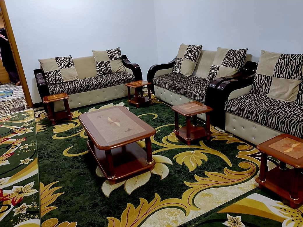 تخم تسكَام درجه اولى نضيف تكمه اخو الجديد 10 نفرات + طبلات صاج وحده كبيره و4 صغار سعره هوه وطبلات 390 بي مجال + سرير سعره 45 لاتصال *********** /  *********** النجف, العراق
