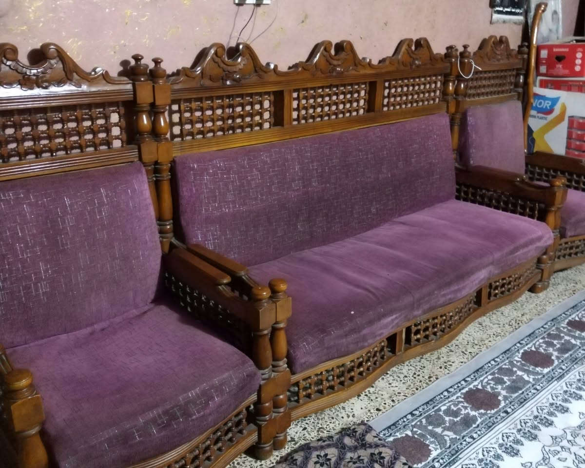 تخم للبيع عباسي عشر مقاعد السعر ٢٧٥الف بغداد البلديات  ***********
