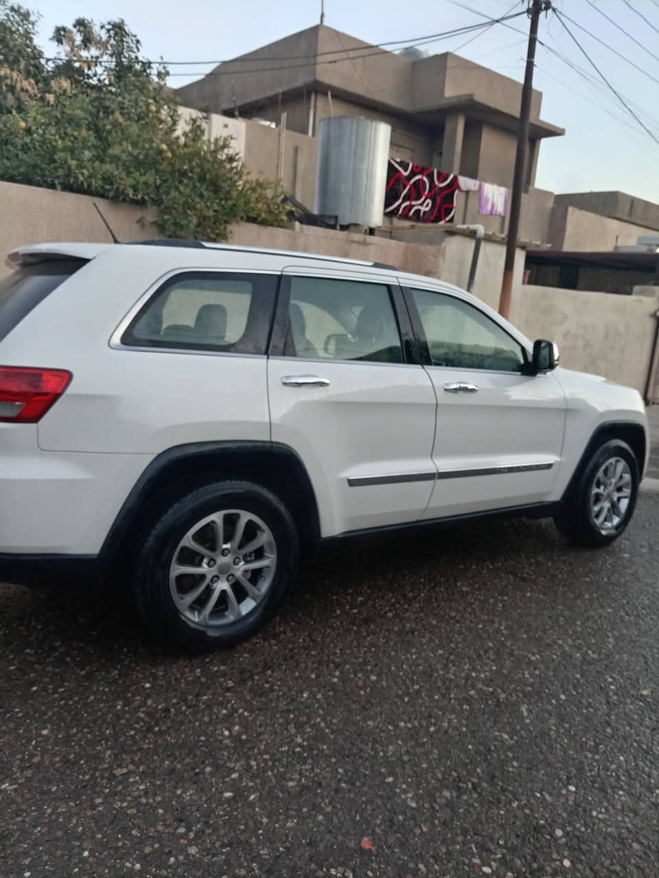 سلام عليكم سياره جيب أمريكي للبيع. موديل 2011 سياره كلين مابيه قطره صبغ  محرك كير اكسل بلشرط  محرك 6 سلندر نشاط فول تدفئه وتبريد شغال  تواير جواهه جدد  سياره جديده رقم السليمانيه . للنتصال ***********
