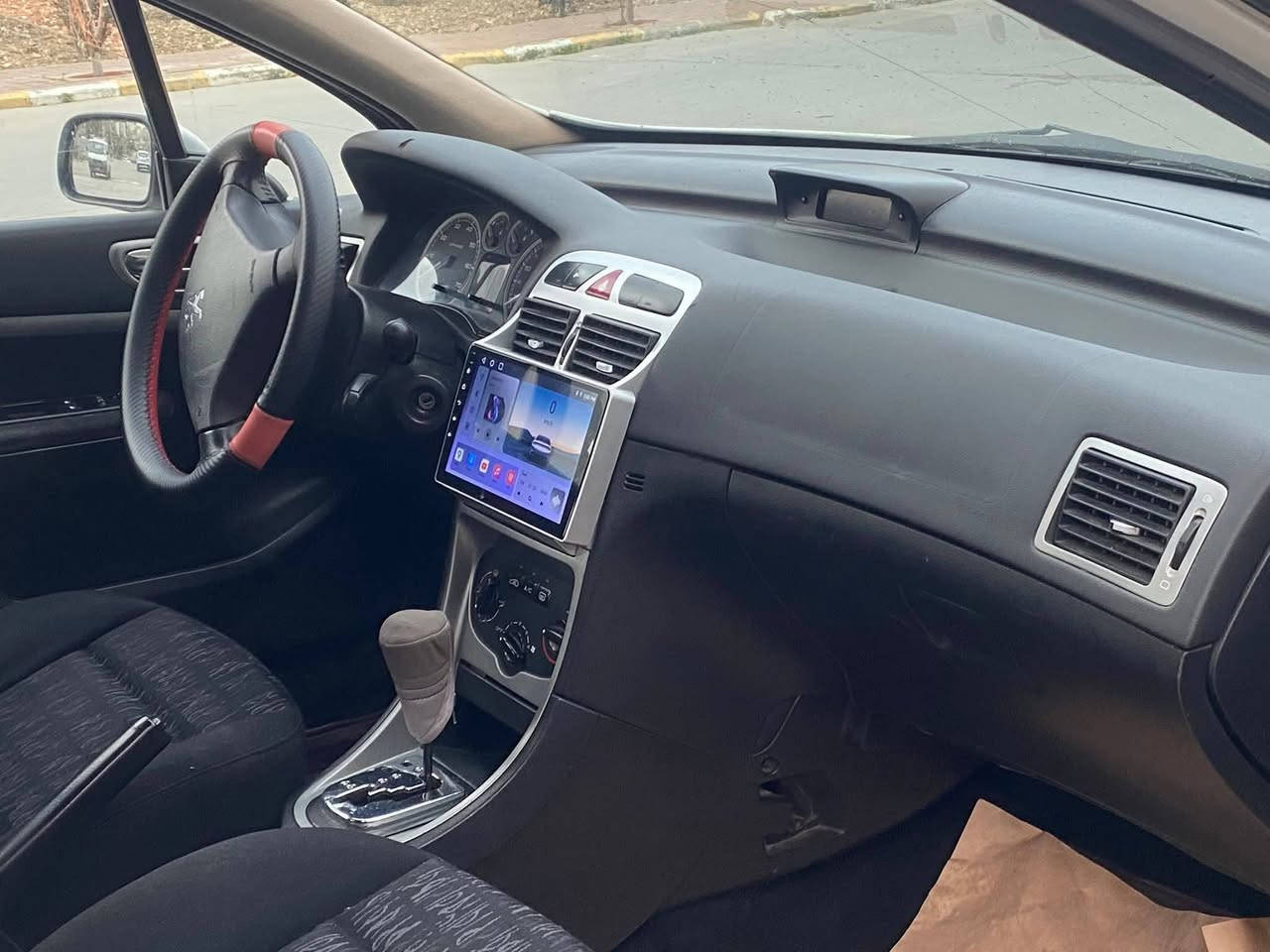 بیجۆ ٣٠٧
مۆدێل ٢٠٠٤
ئۆتۆماتیک 
سەنەوی و ئارمی سلێمانی 
سارد و گەرمی مەزبوت 
٤ تایەی تازە 
دەعمو لێدراوی نیە
سێرڤزی عامی بۆ کراوە 
هیچ نوخسانیەکی نیە
سلێمانی
***********
***********
٤٨$ معامەلە
